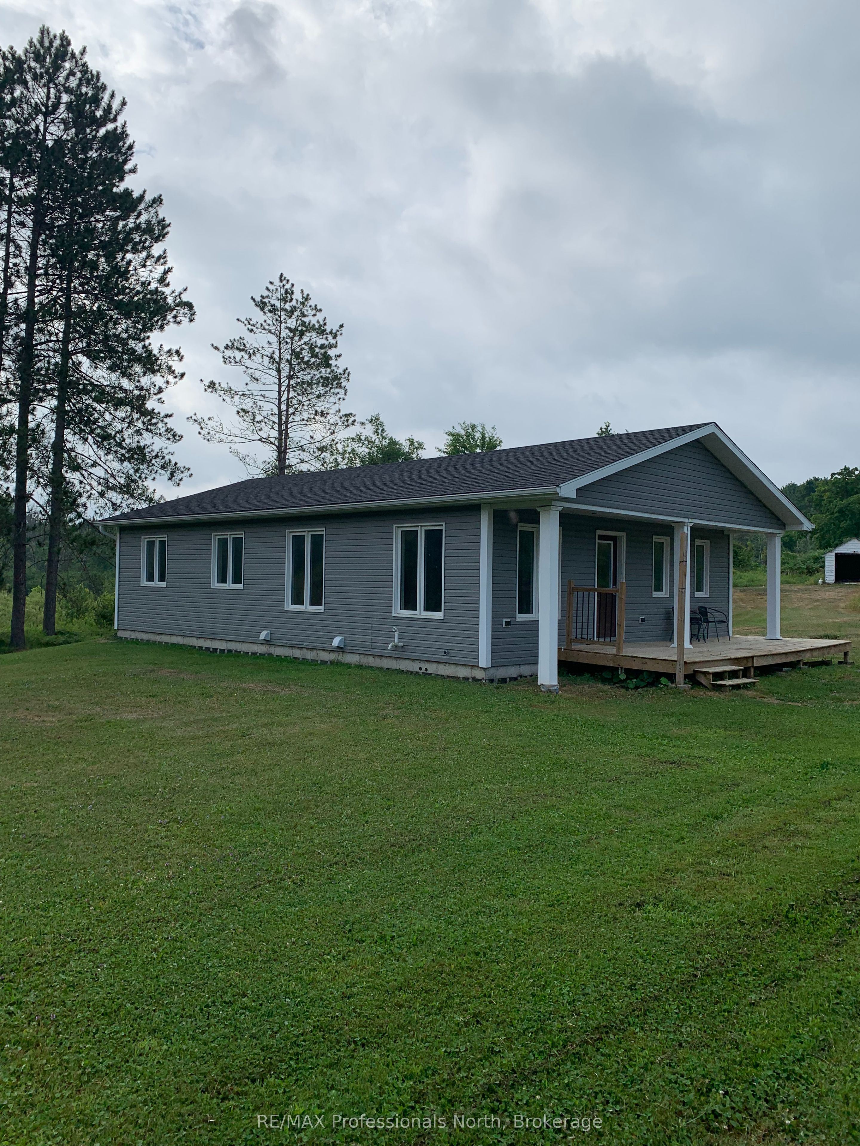 2513 Davis Lake Road Property Photo 1