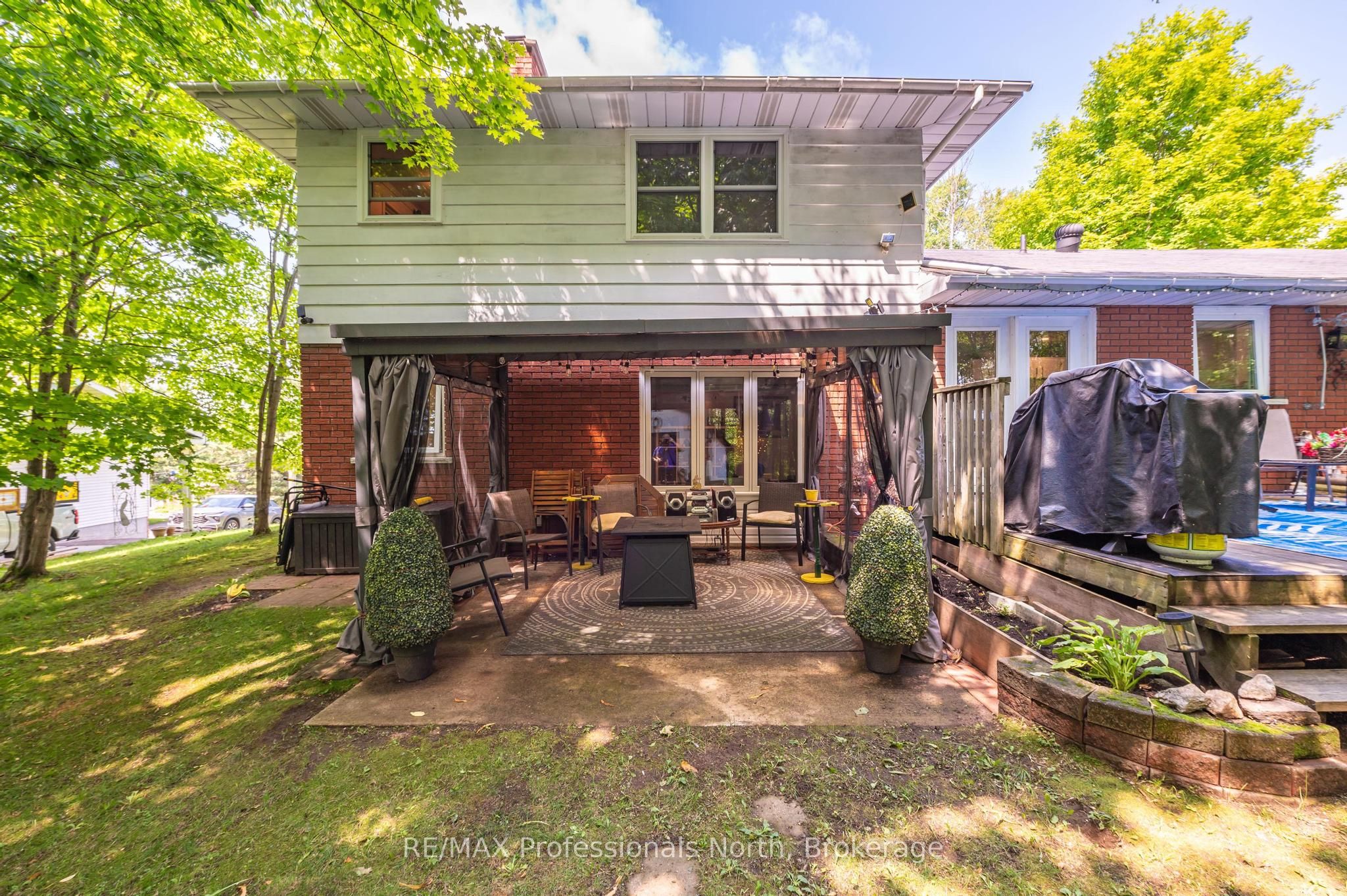 3 Oak Street Property Photo 21