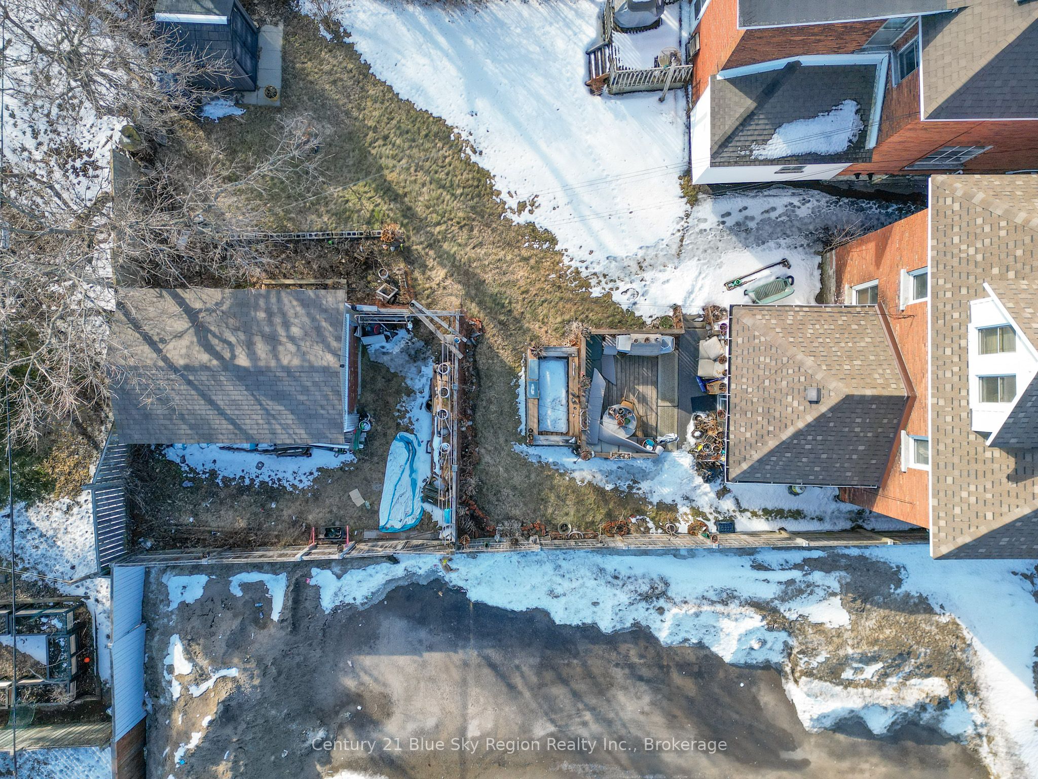 646 Main St E Property Photo 10