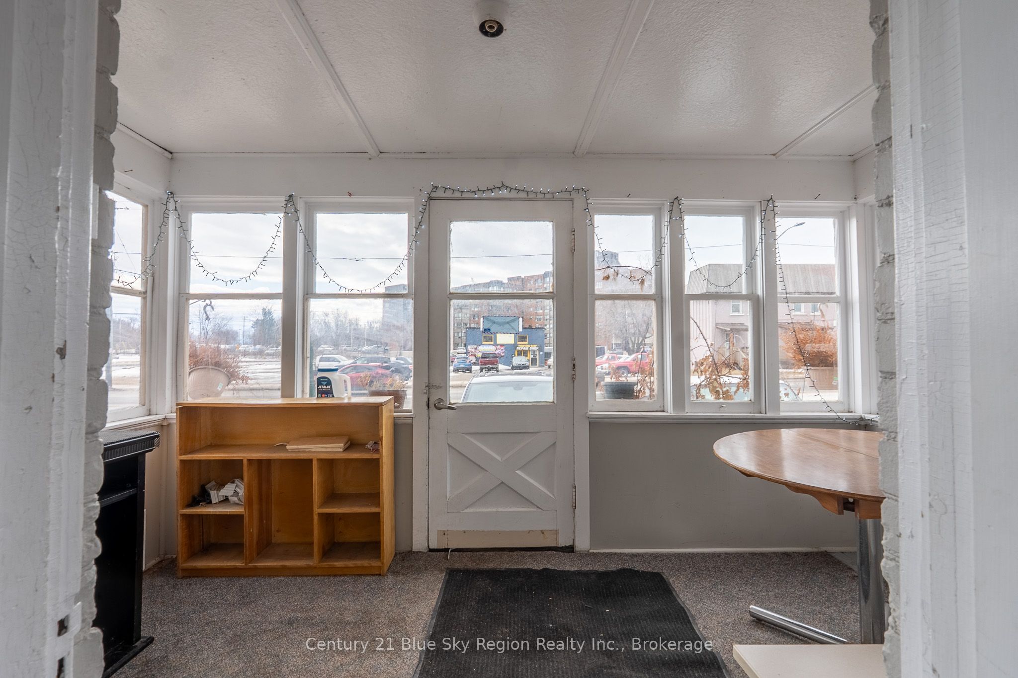 646 Main St E Property Photo 16