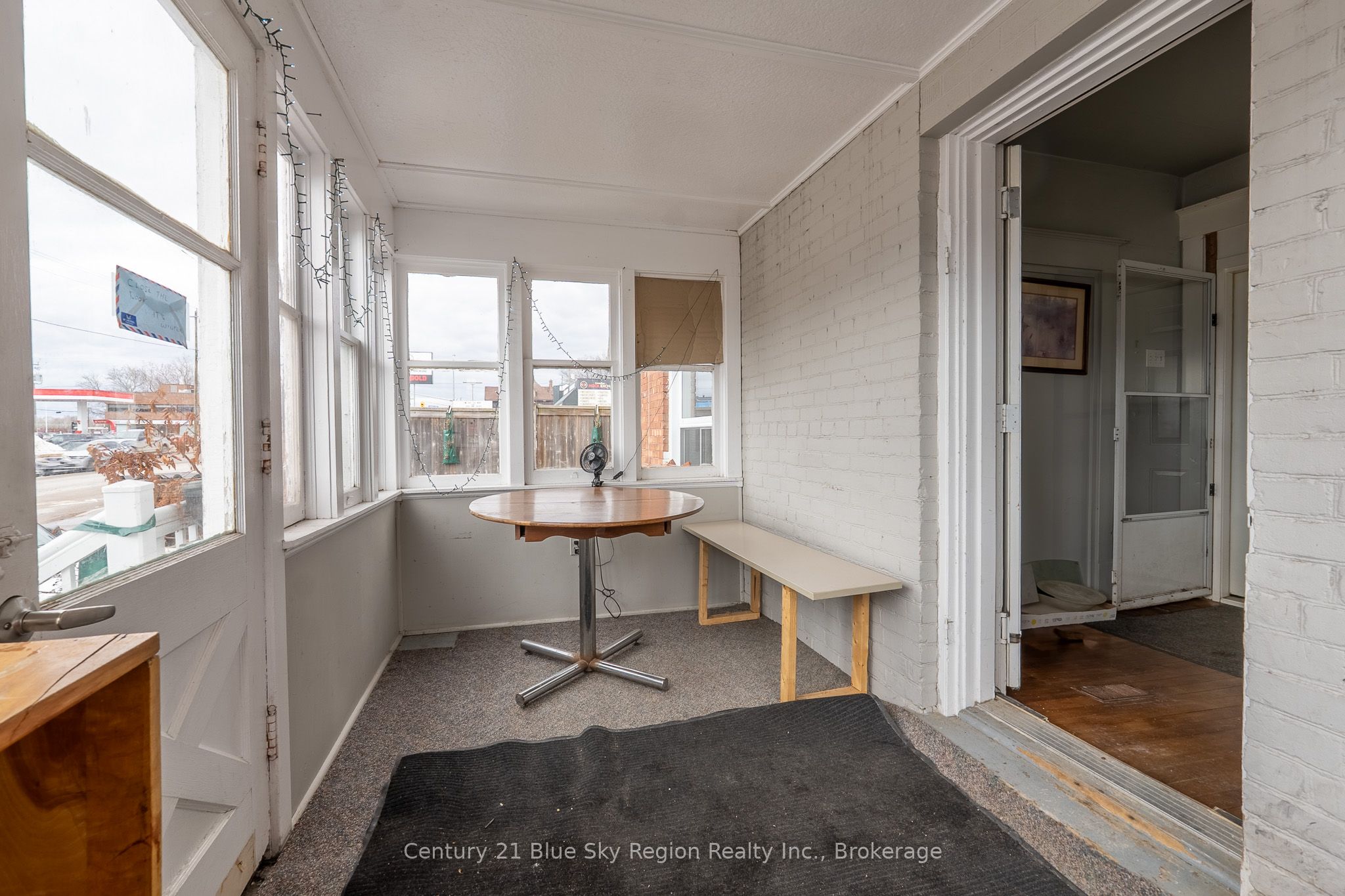 646 Main St E Property Photo 17