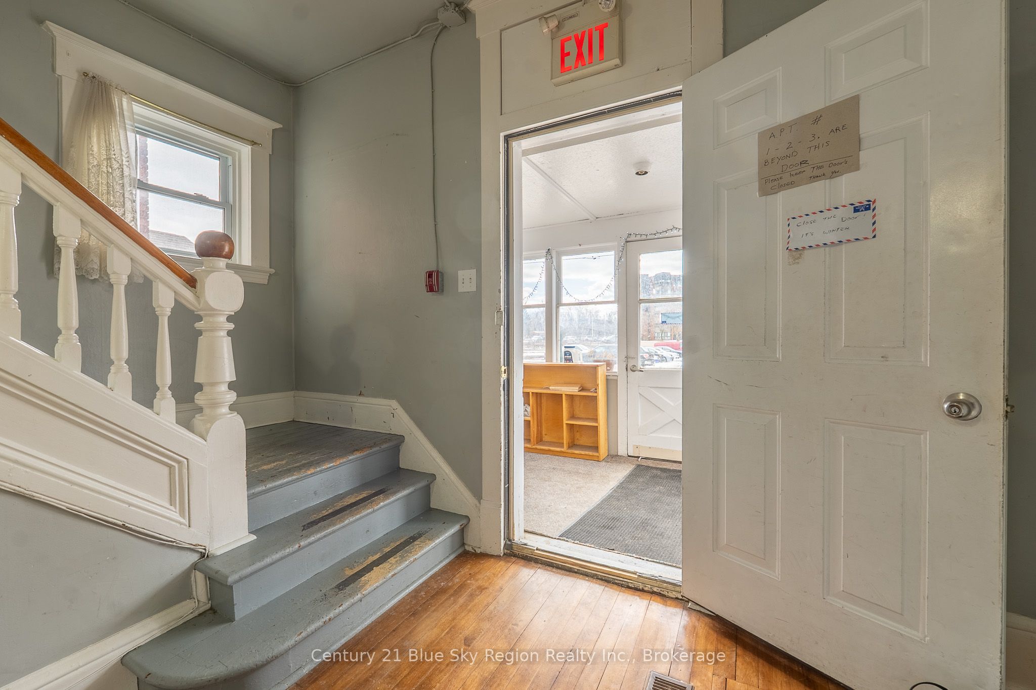 646 Main St E Property Photo 18
