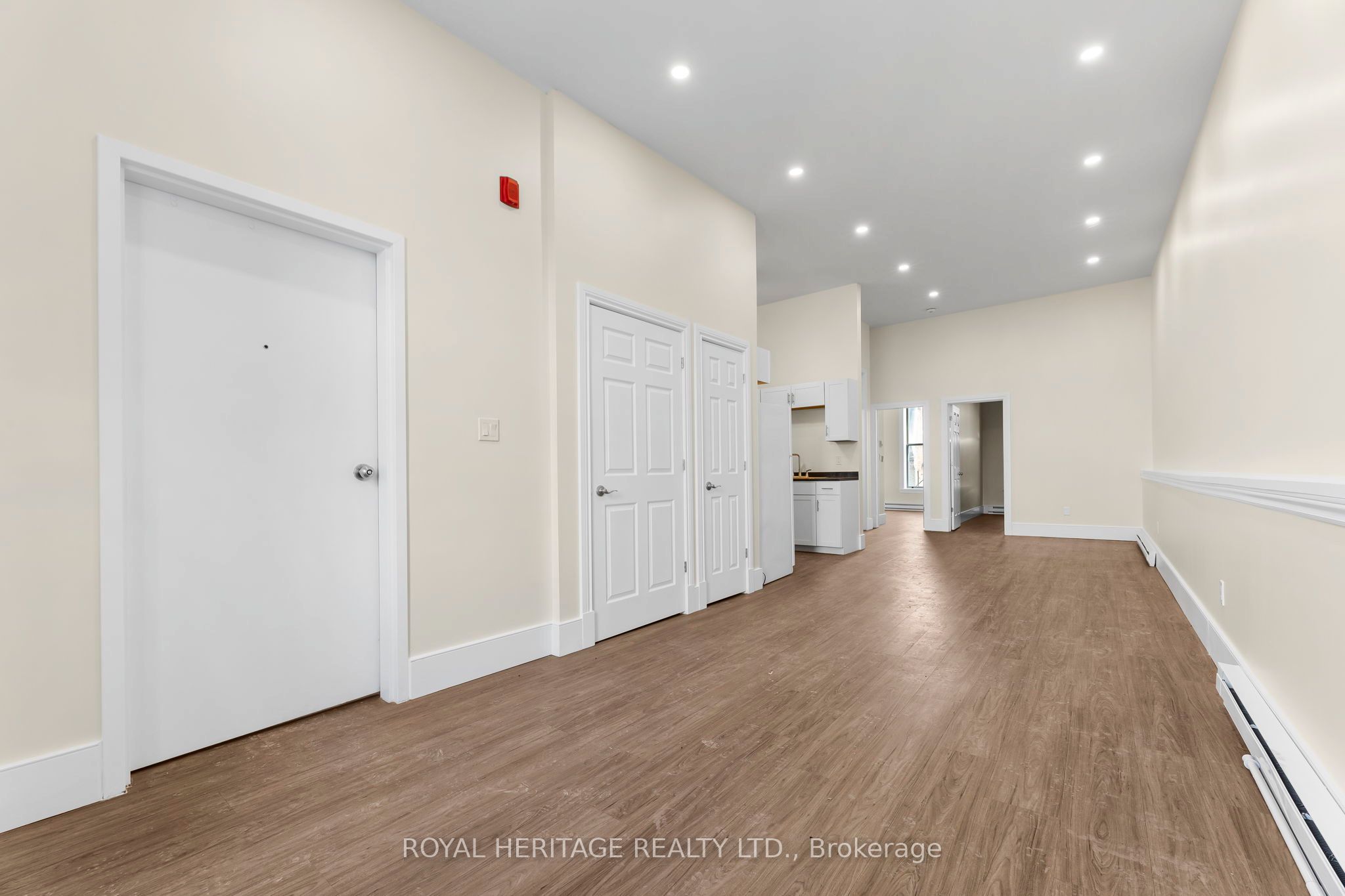 32 King St W Property Photo 22