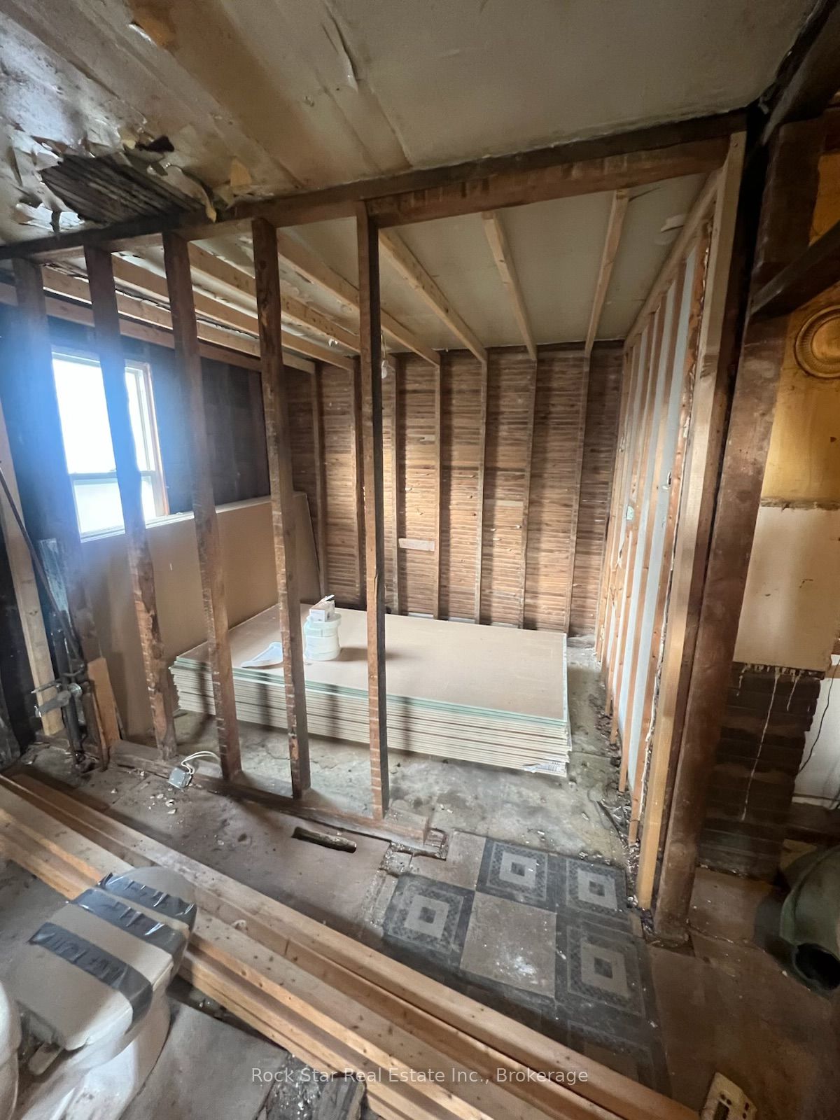 54 Crowland Avenue Property Photo 10