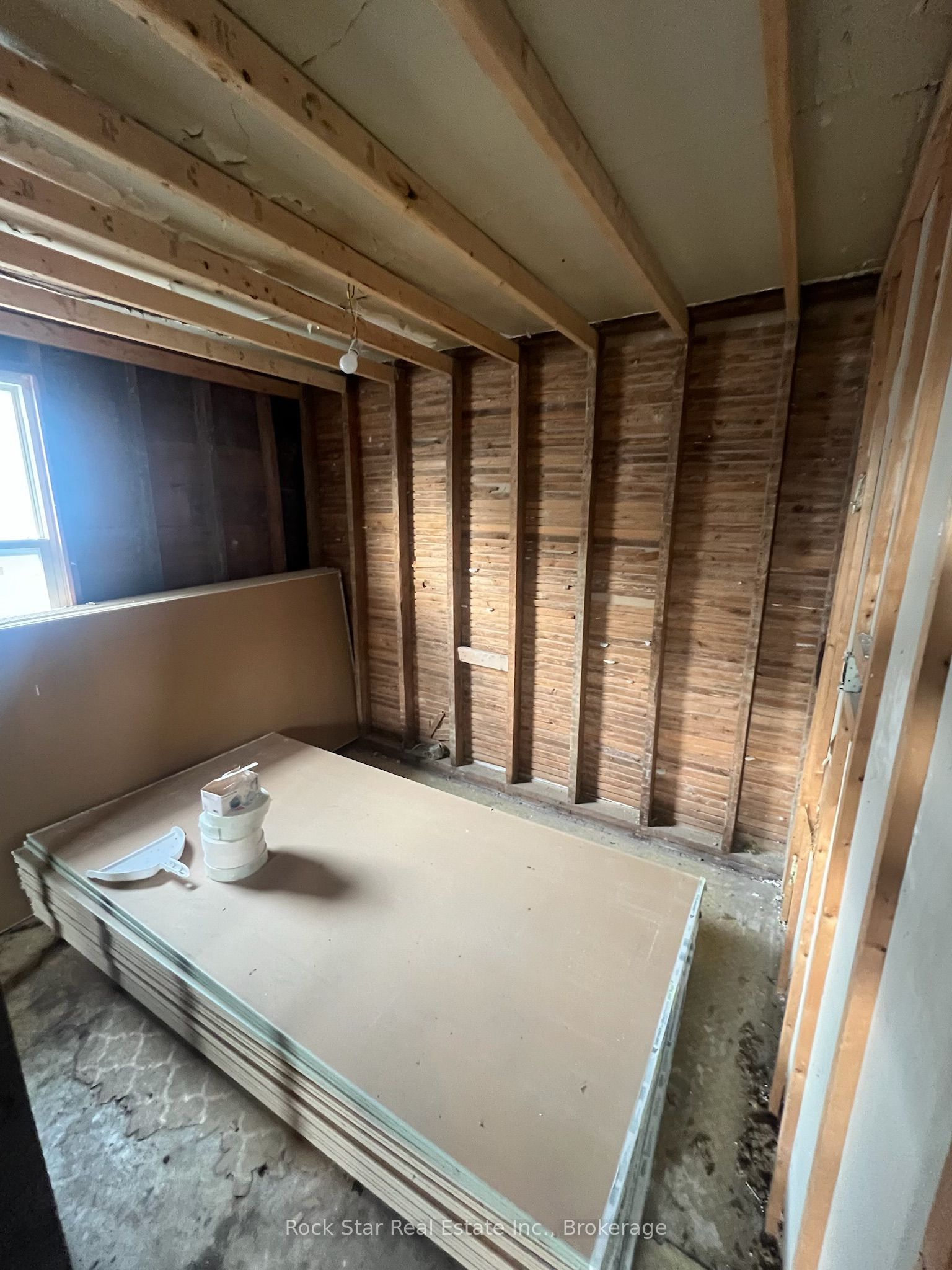 54 Crowland Avenue Property Photo 11