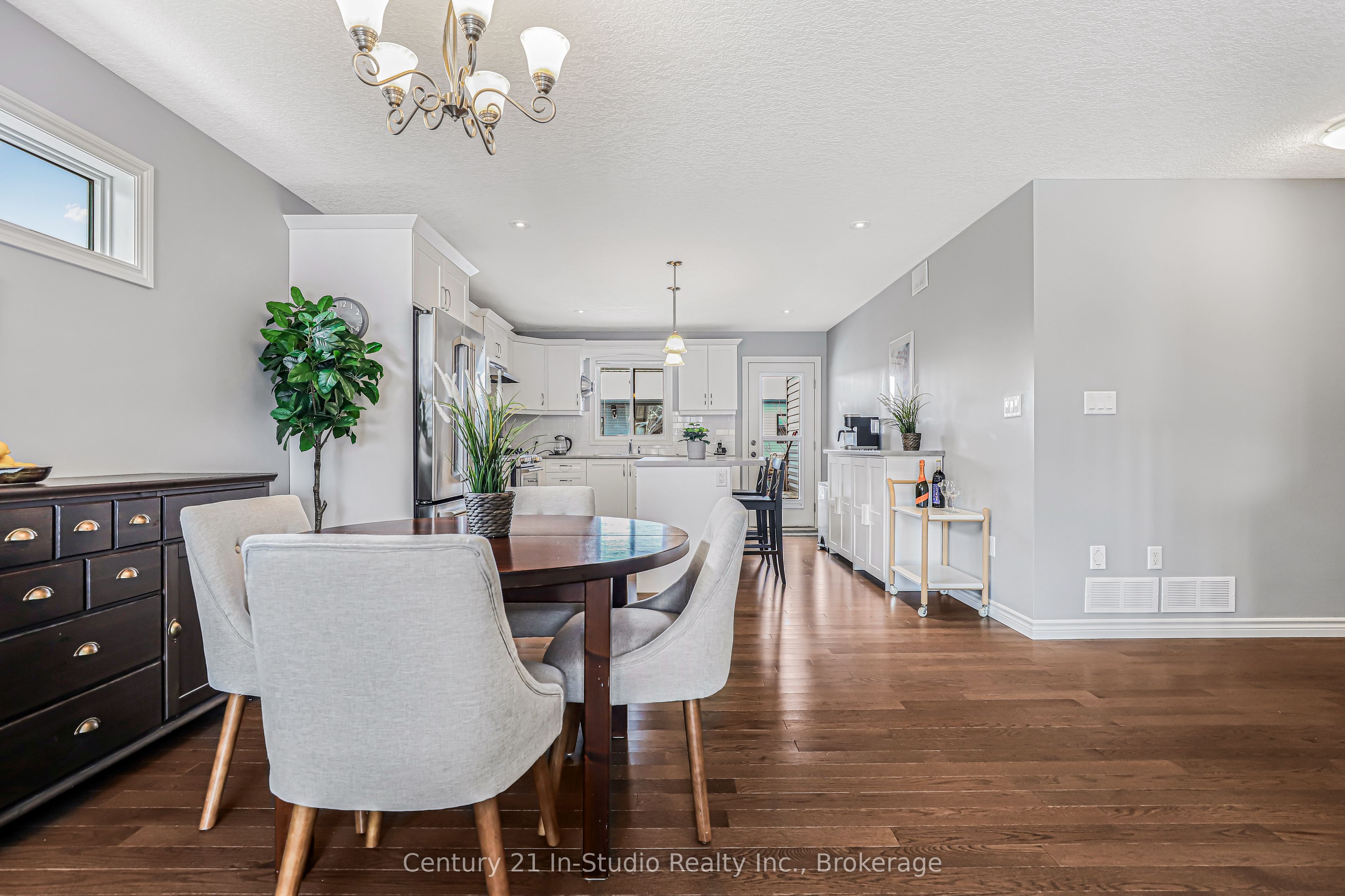 392 Peirson Avenue Property Photo 15