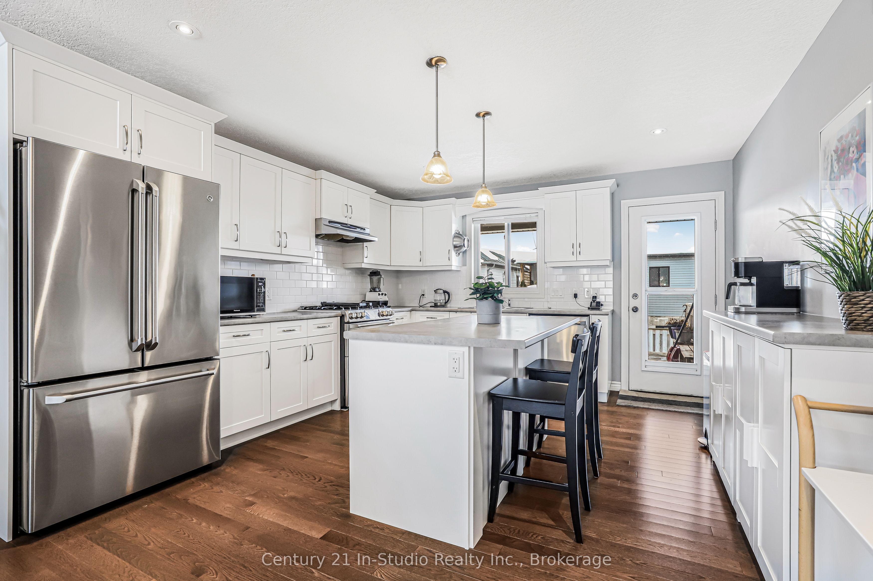 392 Peirson Avenue Property Photo 16