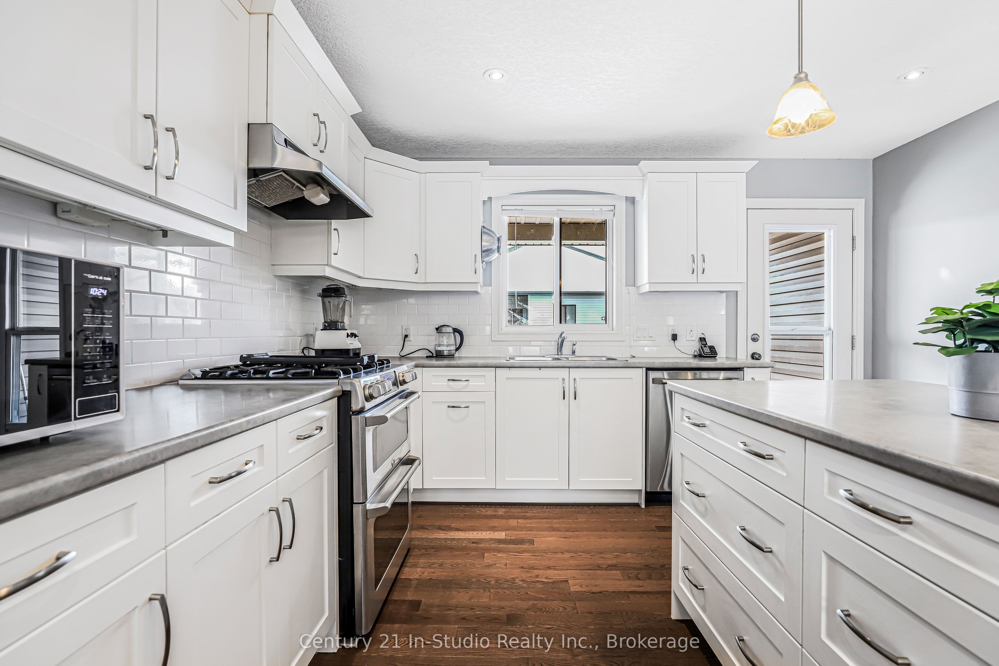 392 Peirson Avenue Property Photo 17