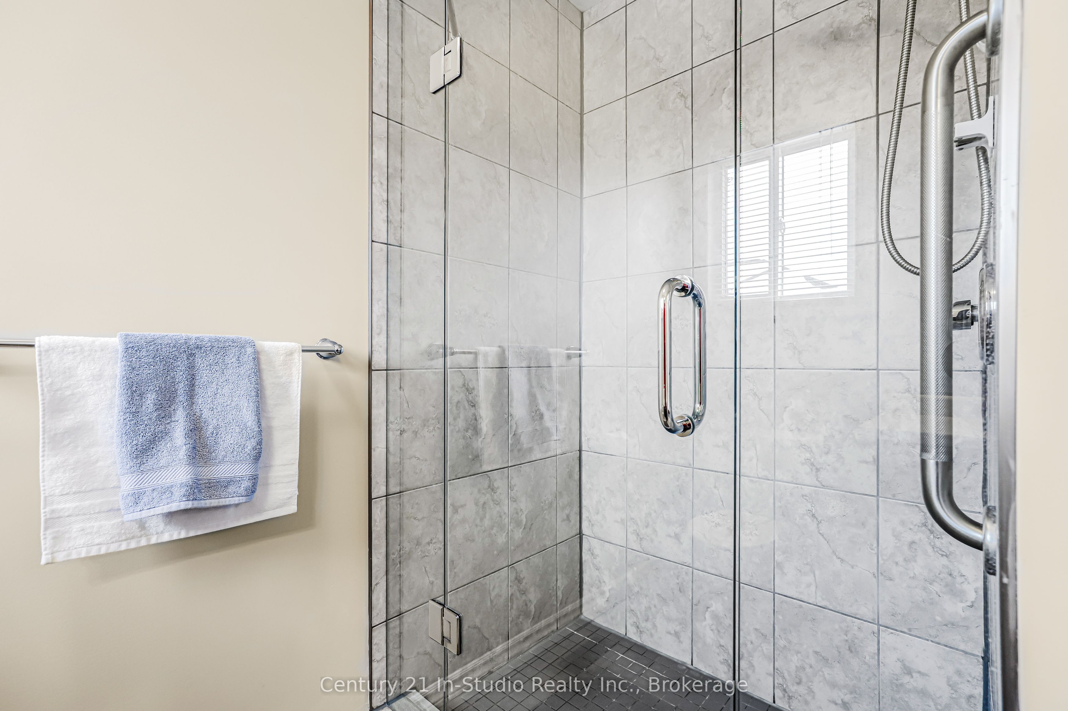 392 Peirson Avenue Property Photo 26