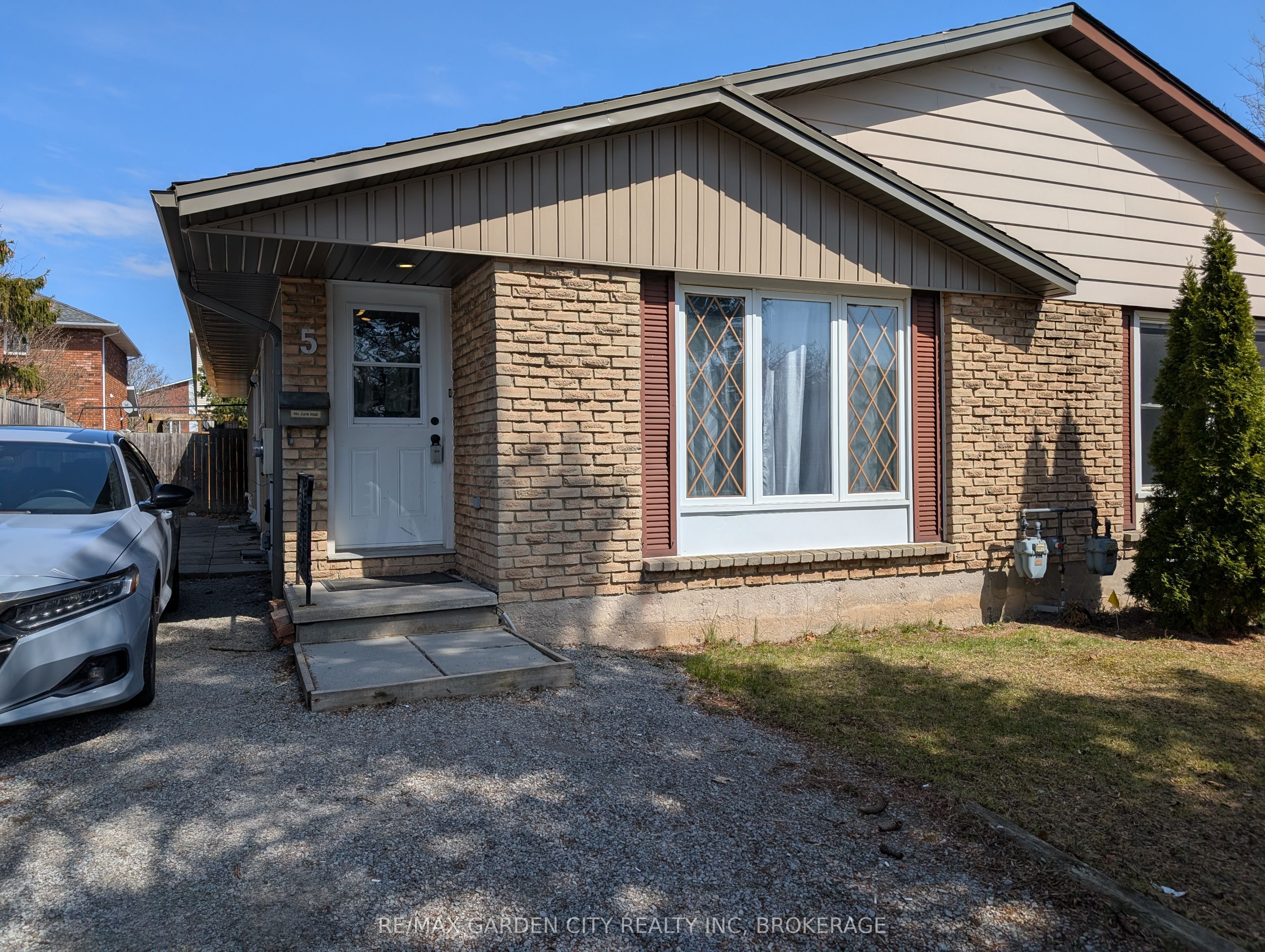 5 Calcott Court Property Photo