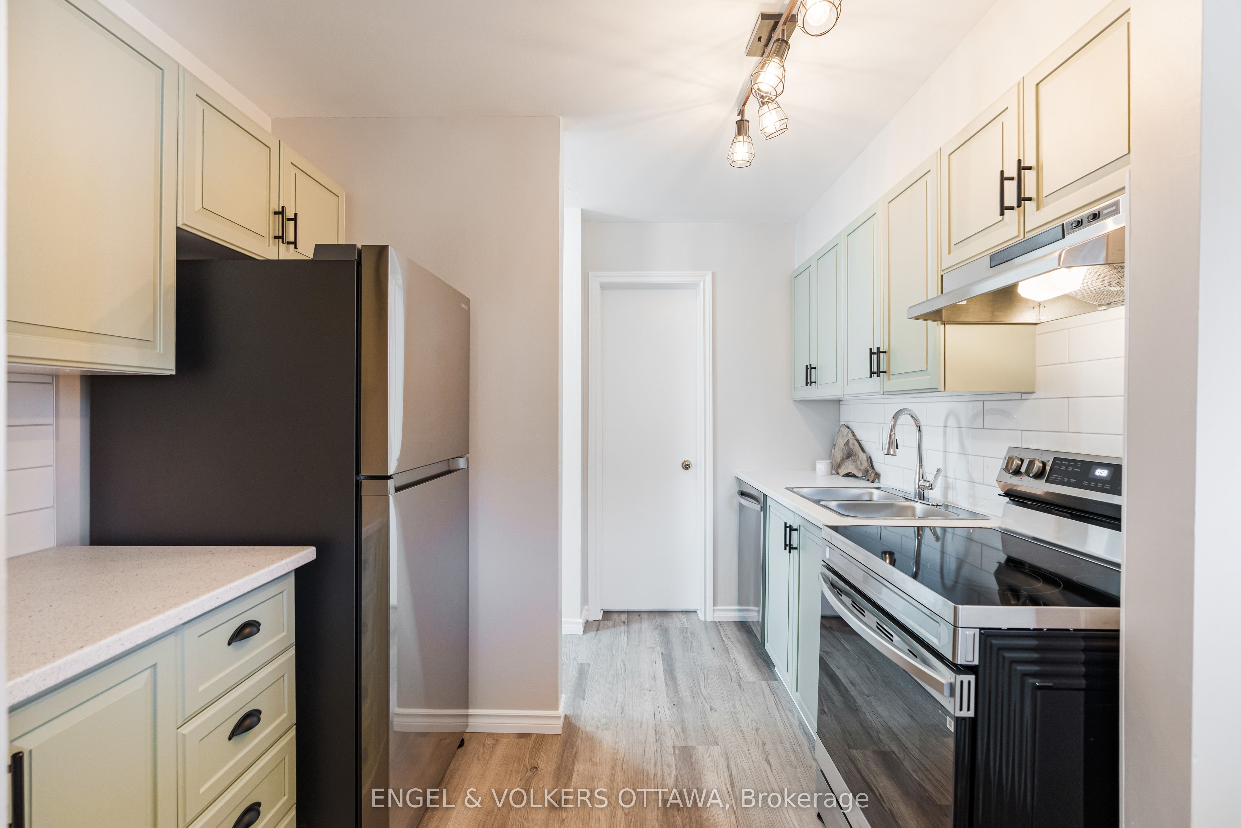 1504 Tanguay Court Property Photo 4