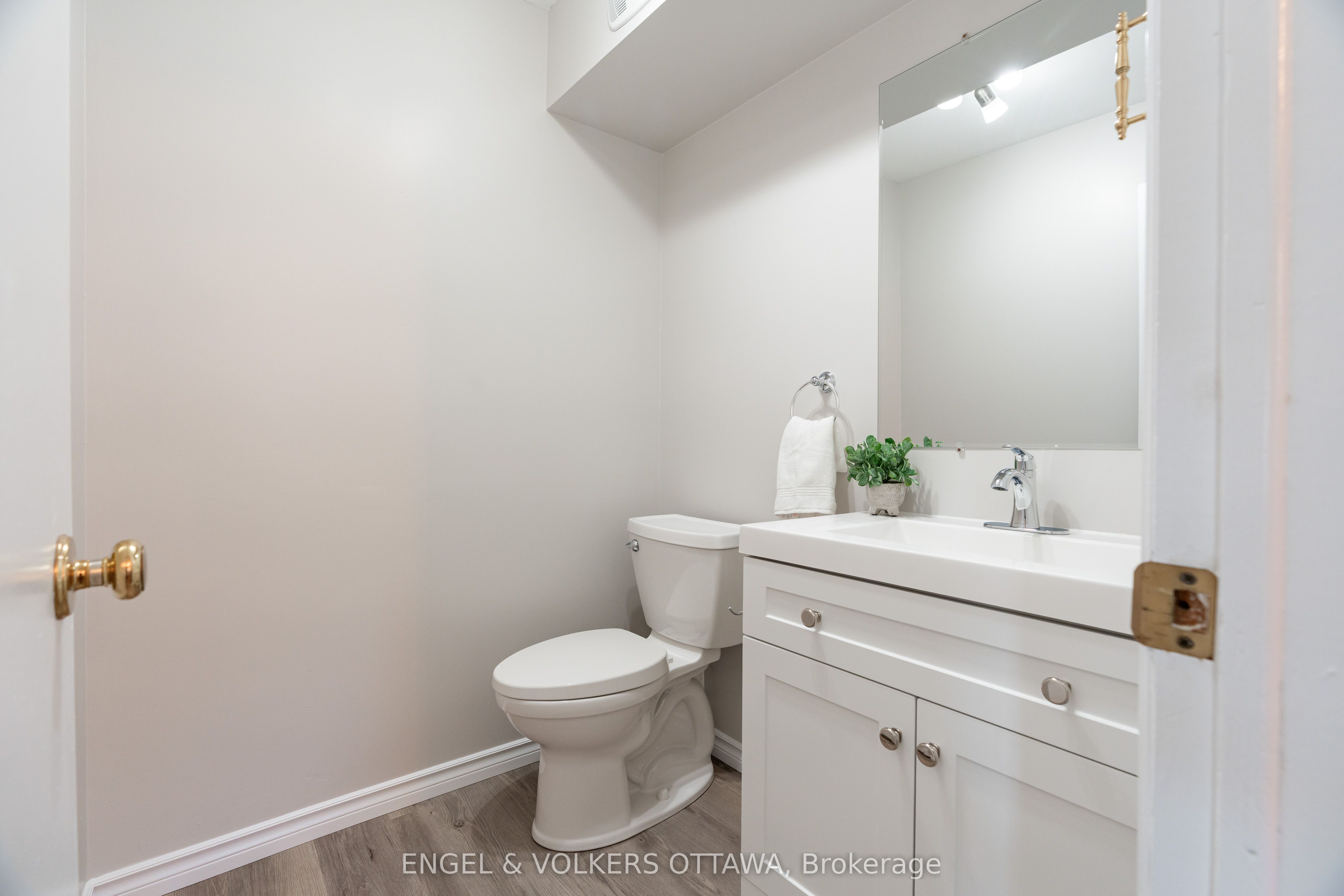 1504 Tanguay Court Property Photo 14