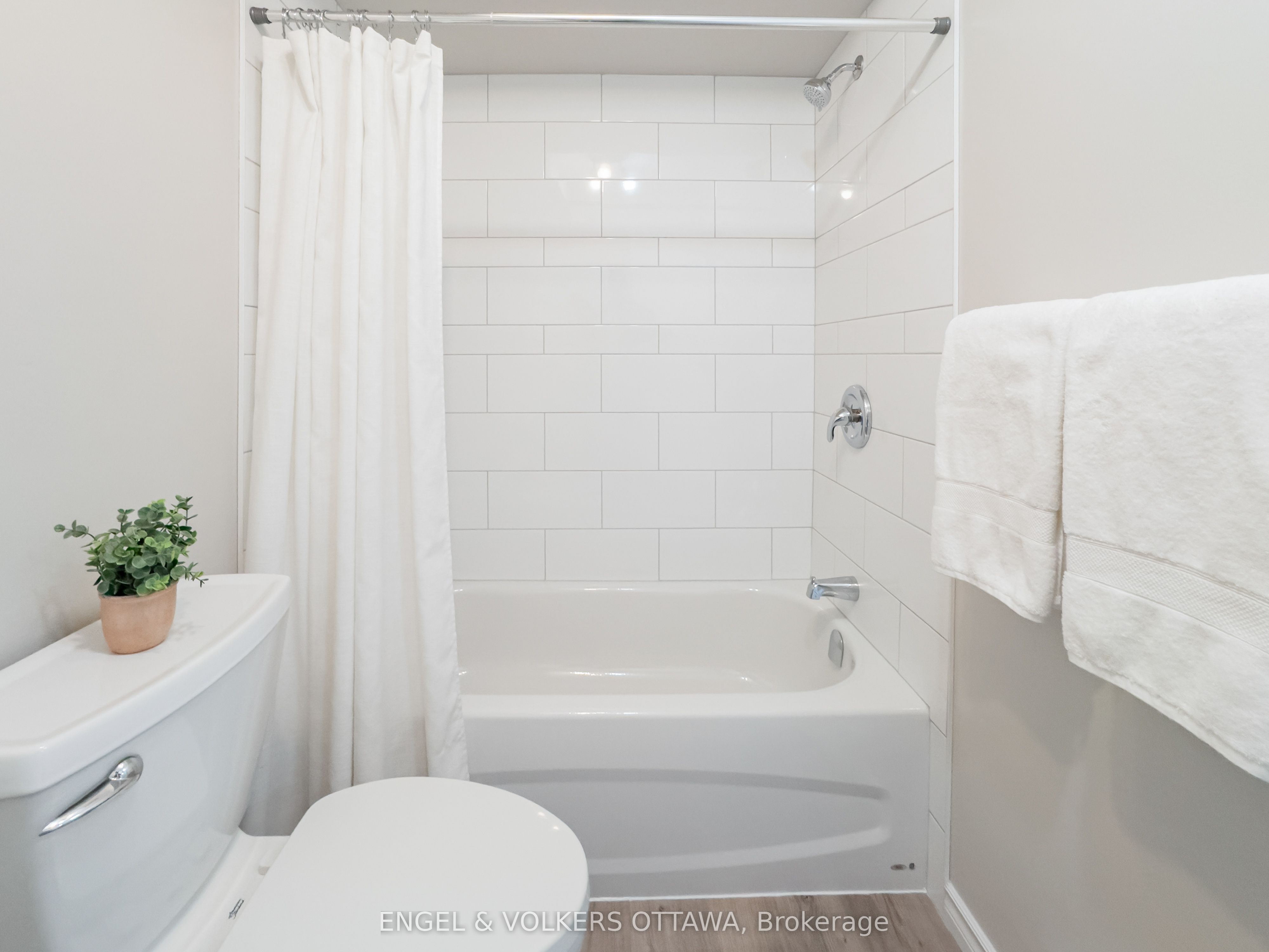 1504 Tanguay Court Property Photo 21