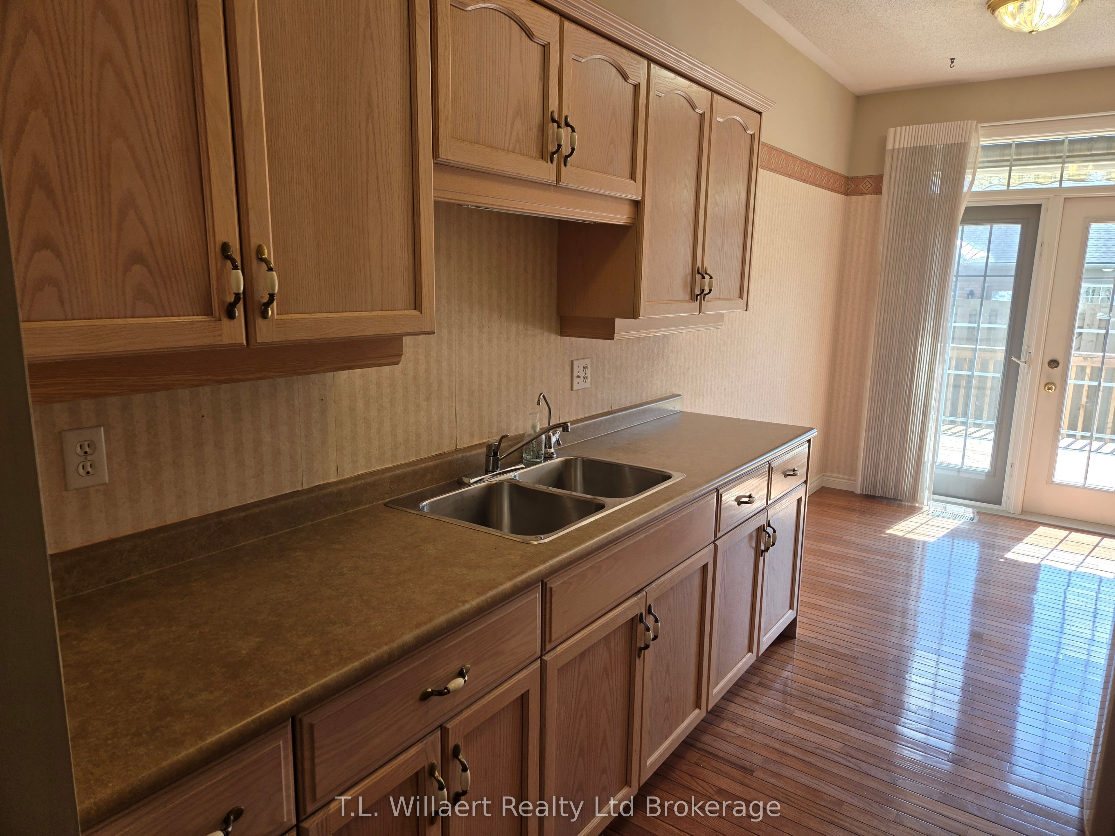 7-105 King Street Property Photo 3
