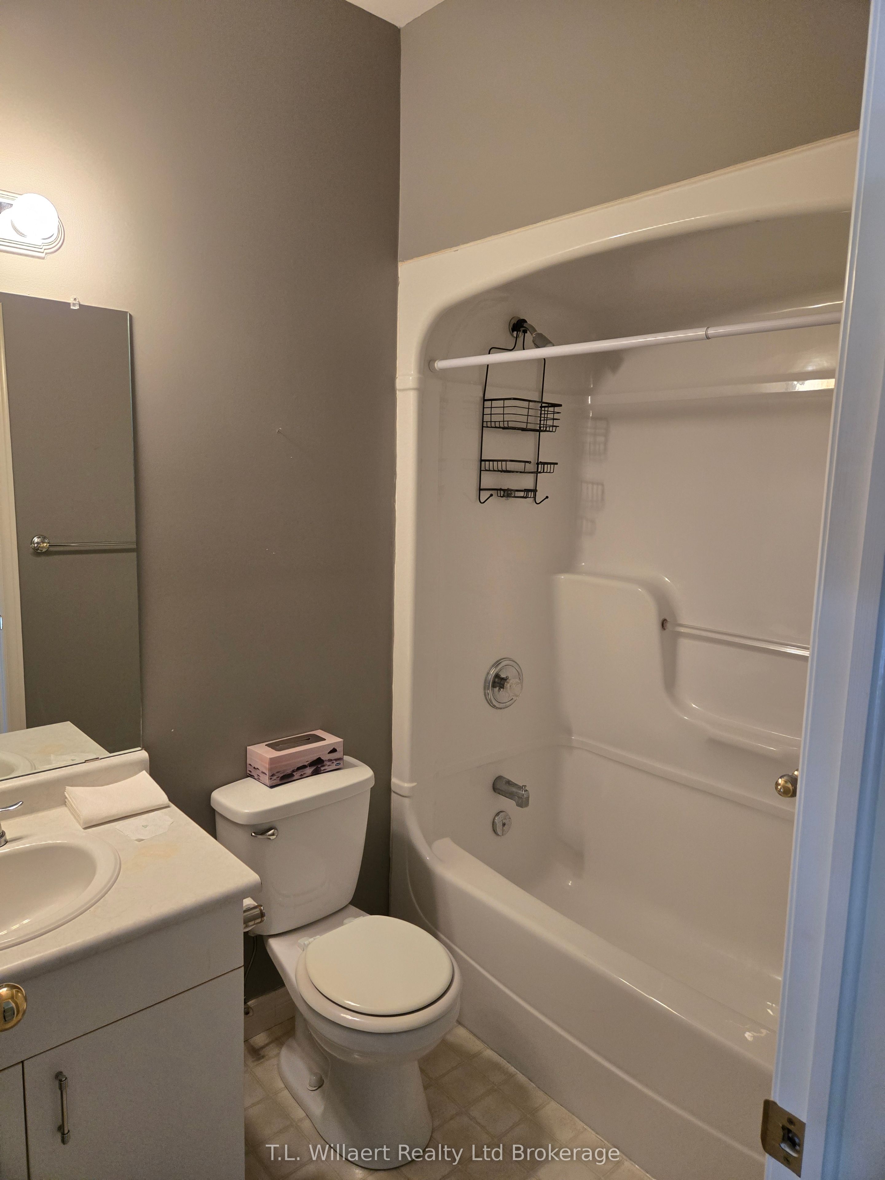 7-105 King Street Property Photo 5