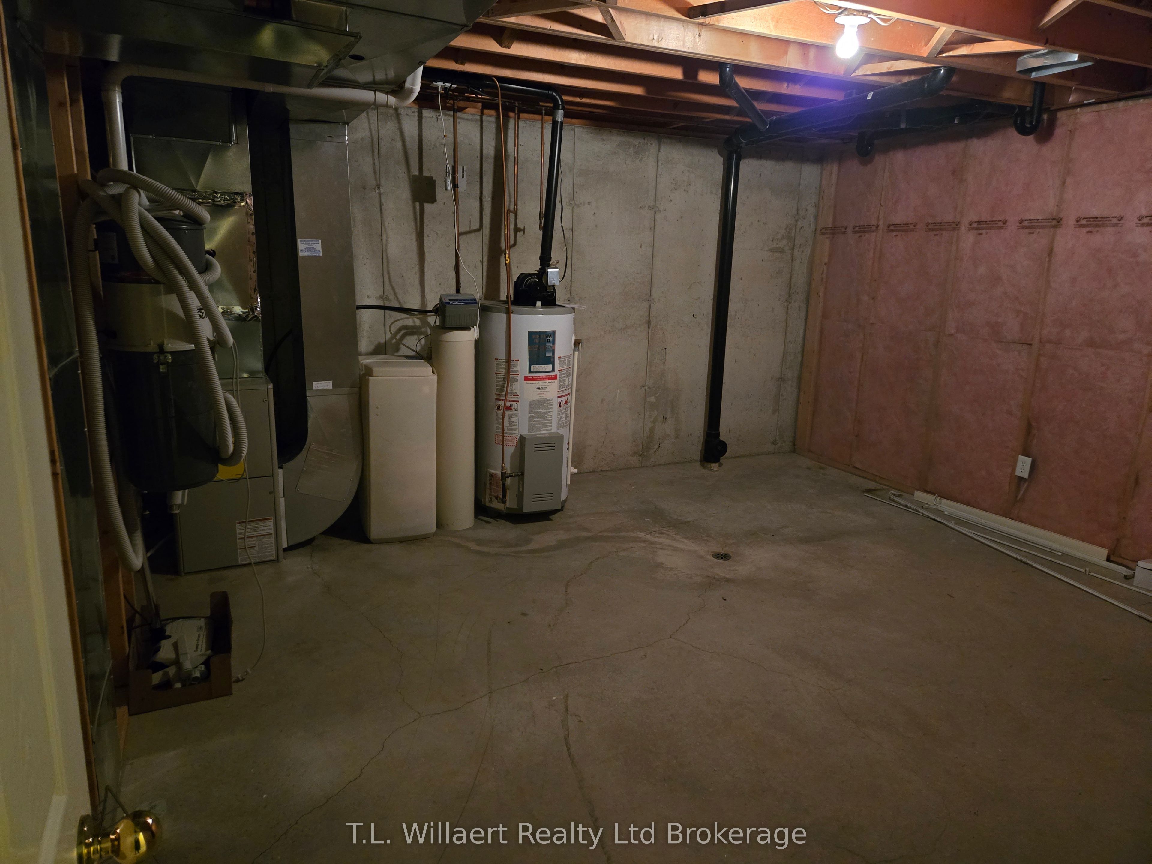 7-105 King Street Property Photo 12