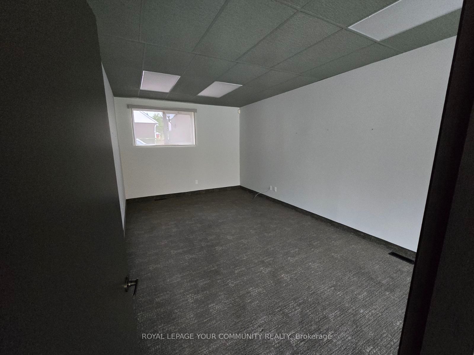 114 Simcoe Street Property Photo 4