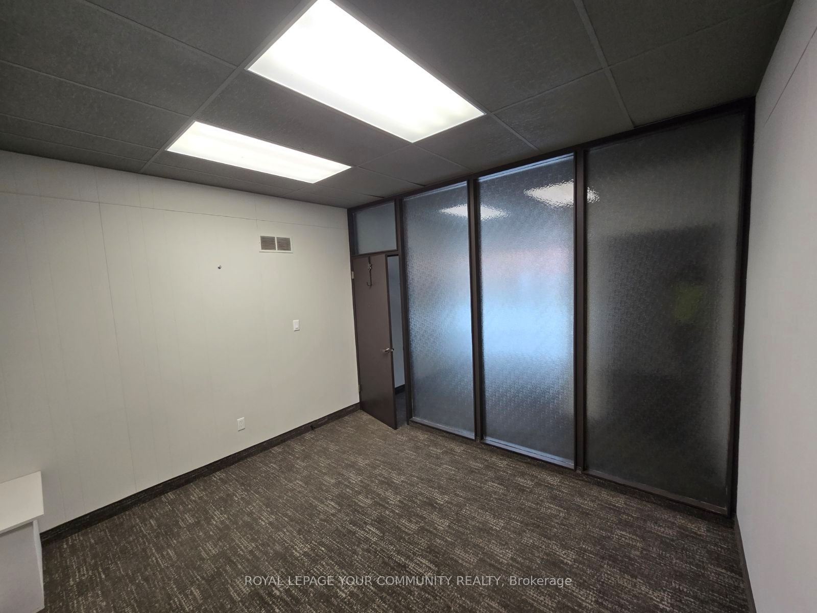 114 Simcoe Street Property Photo 5