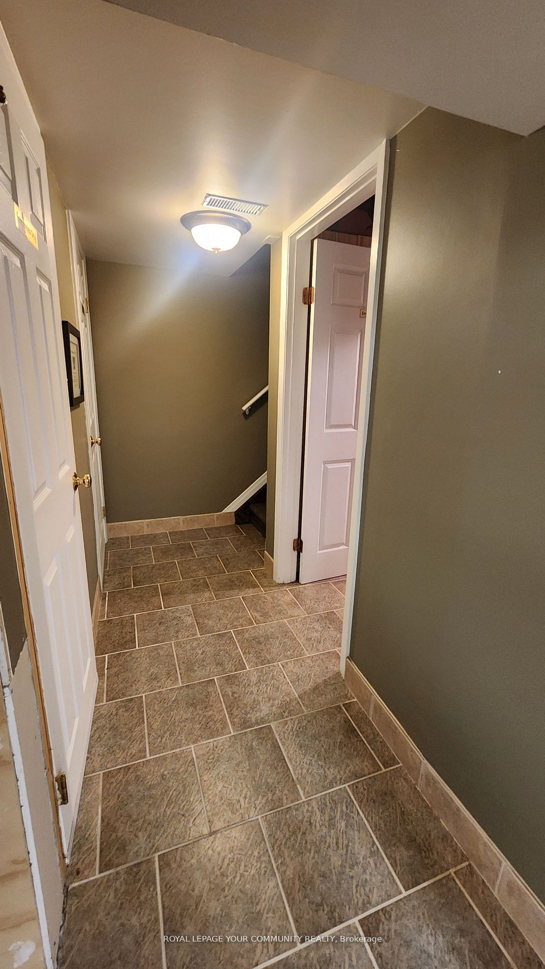 114 Simcoe Street Property Photo 8