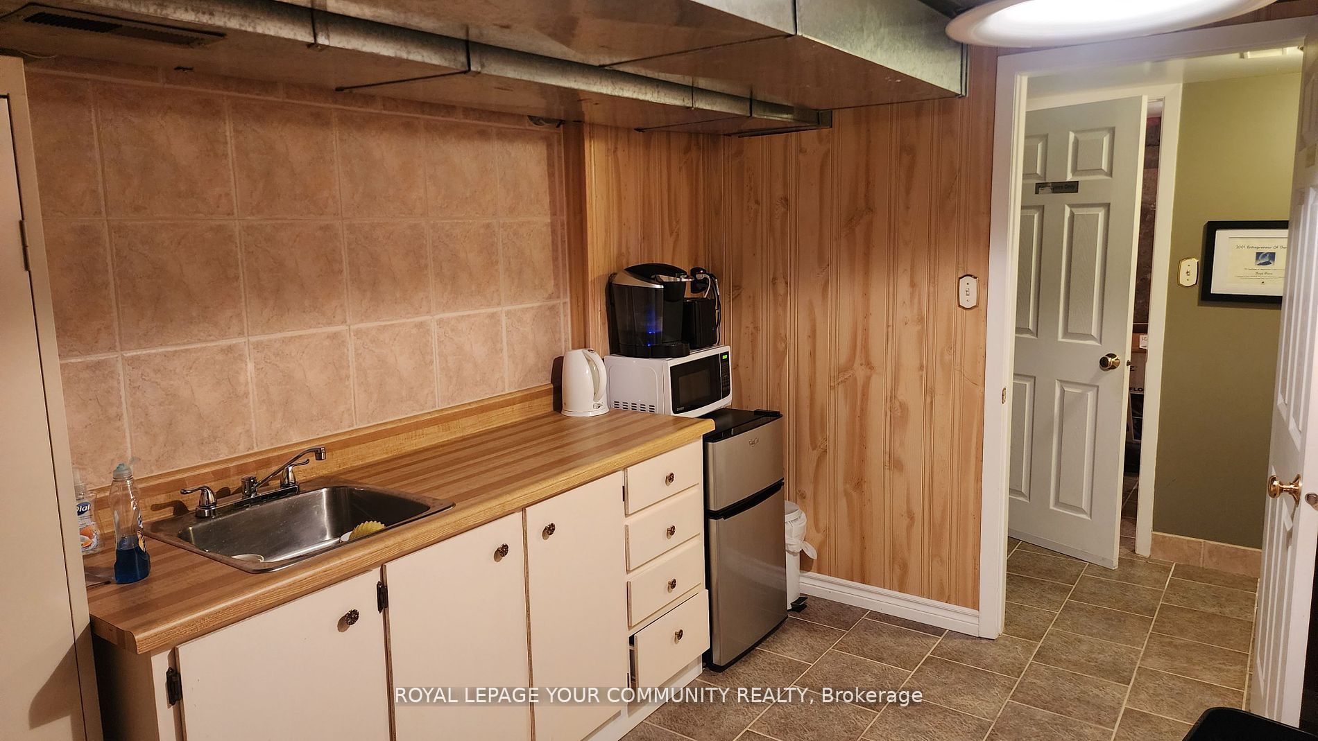 114 Simcoe Street Property Photo 9
