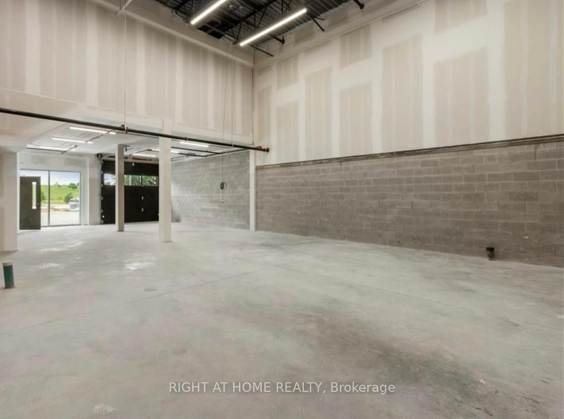 #11 - 587 Hanlon Creek Boulevard Property Photo 3