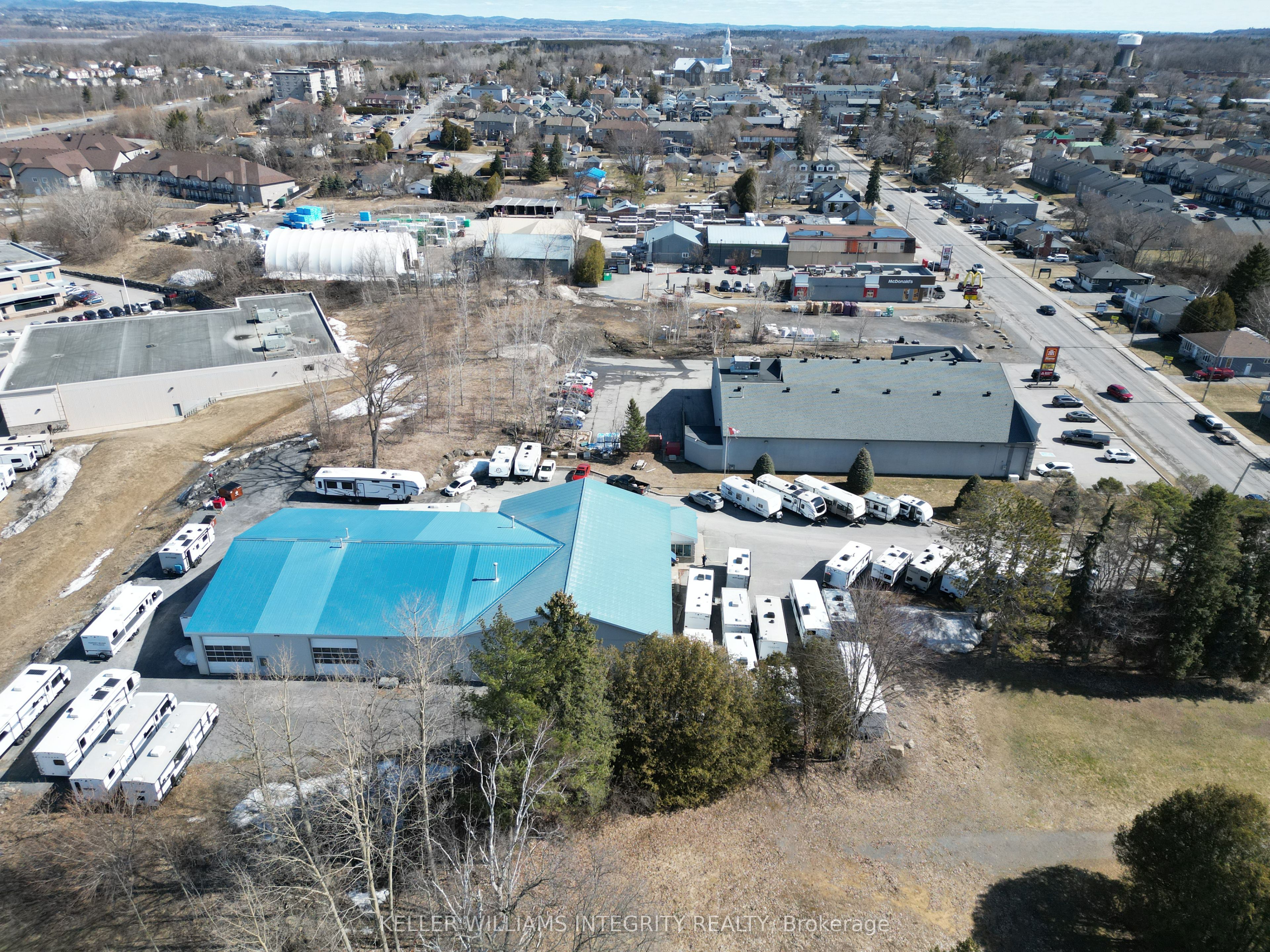 2724 Laurier Street Property Photo 3