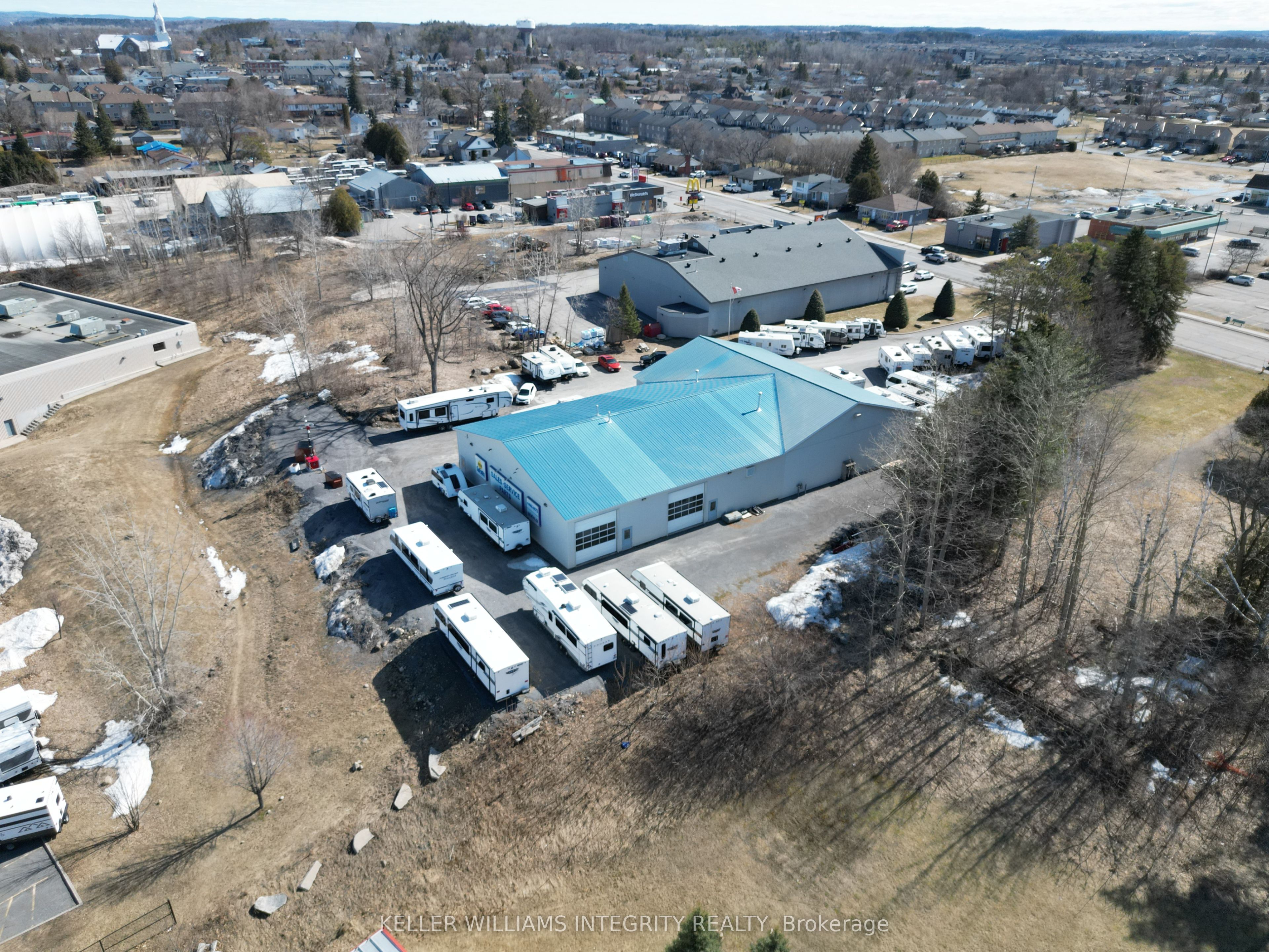 2724 Laurier Street Property Photo 4