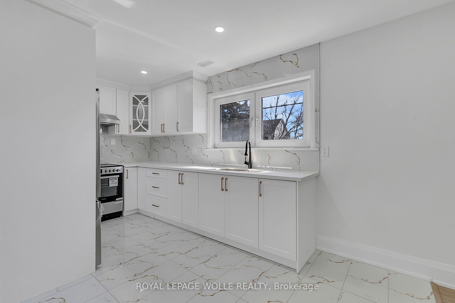 581 Lancaster Street W #2 Property Photo 3