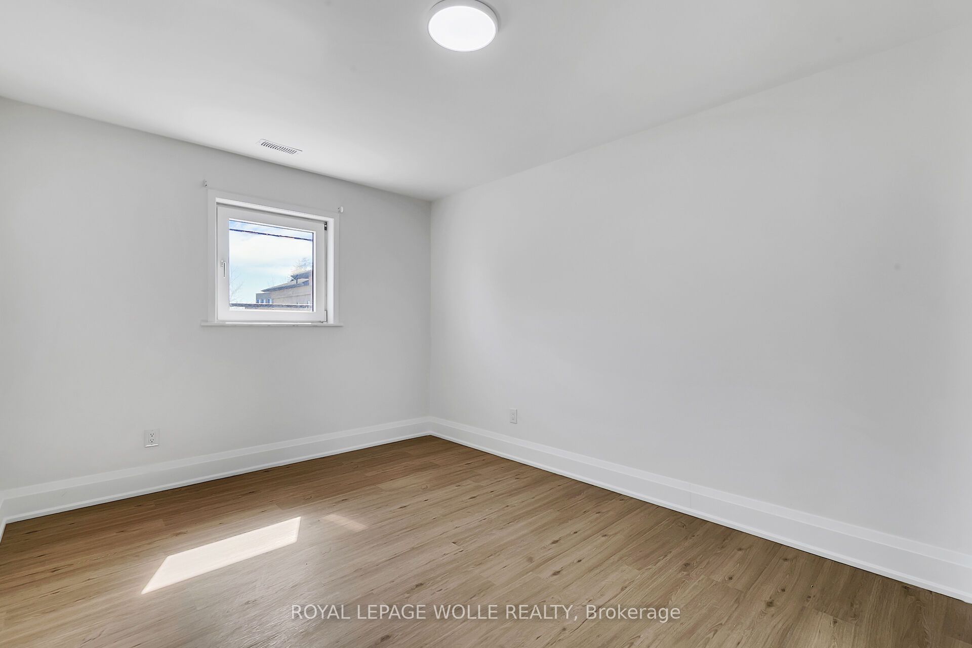 581 Lancaster Street W #2 Property Photo 9