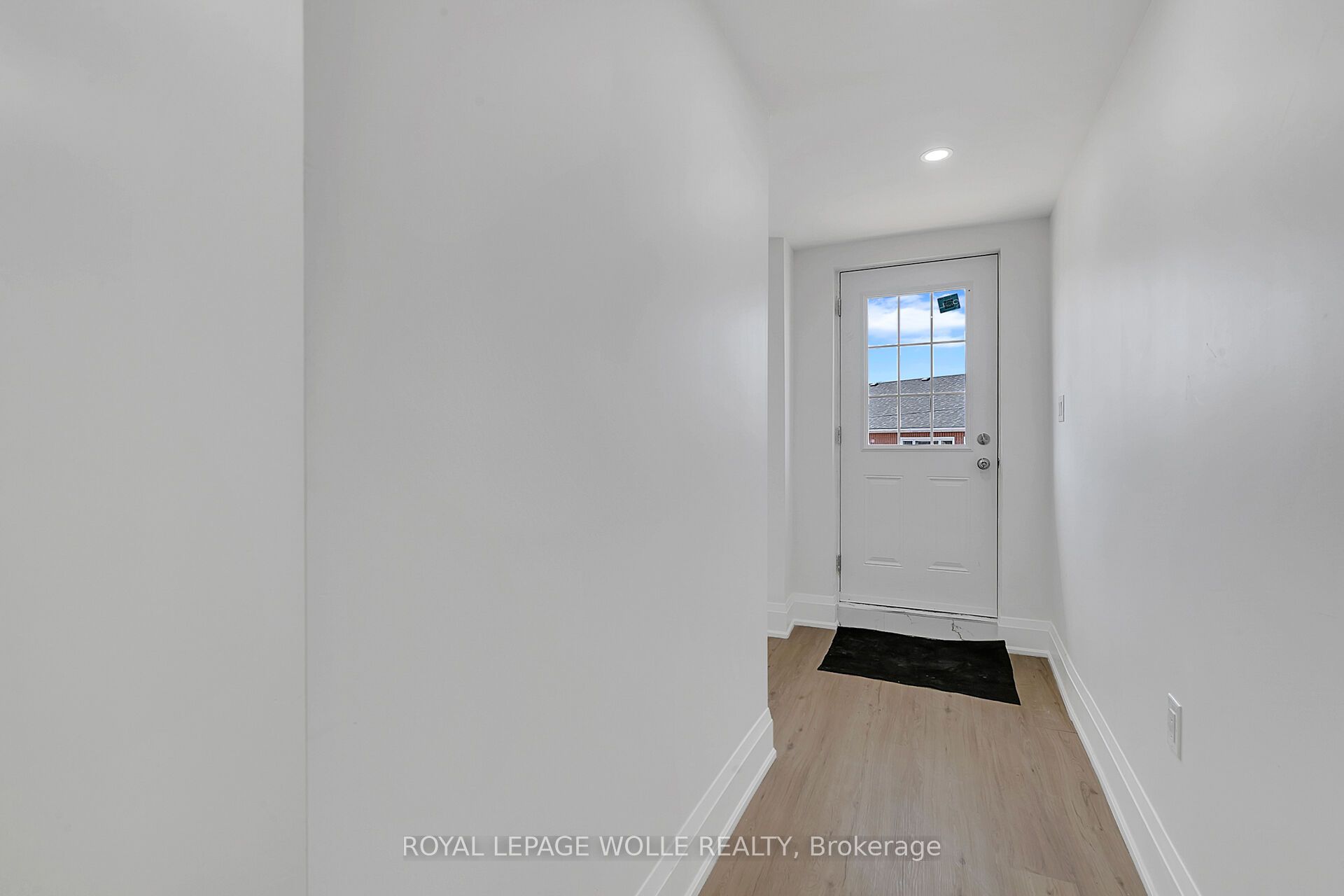 581 Lancaster Street W #2 Property Photo 10