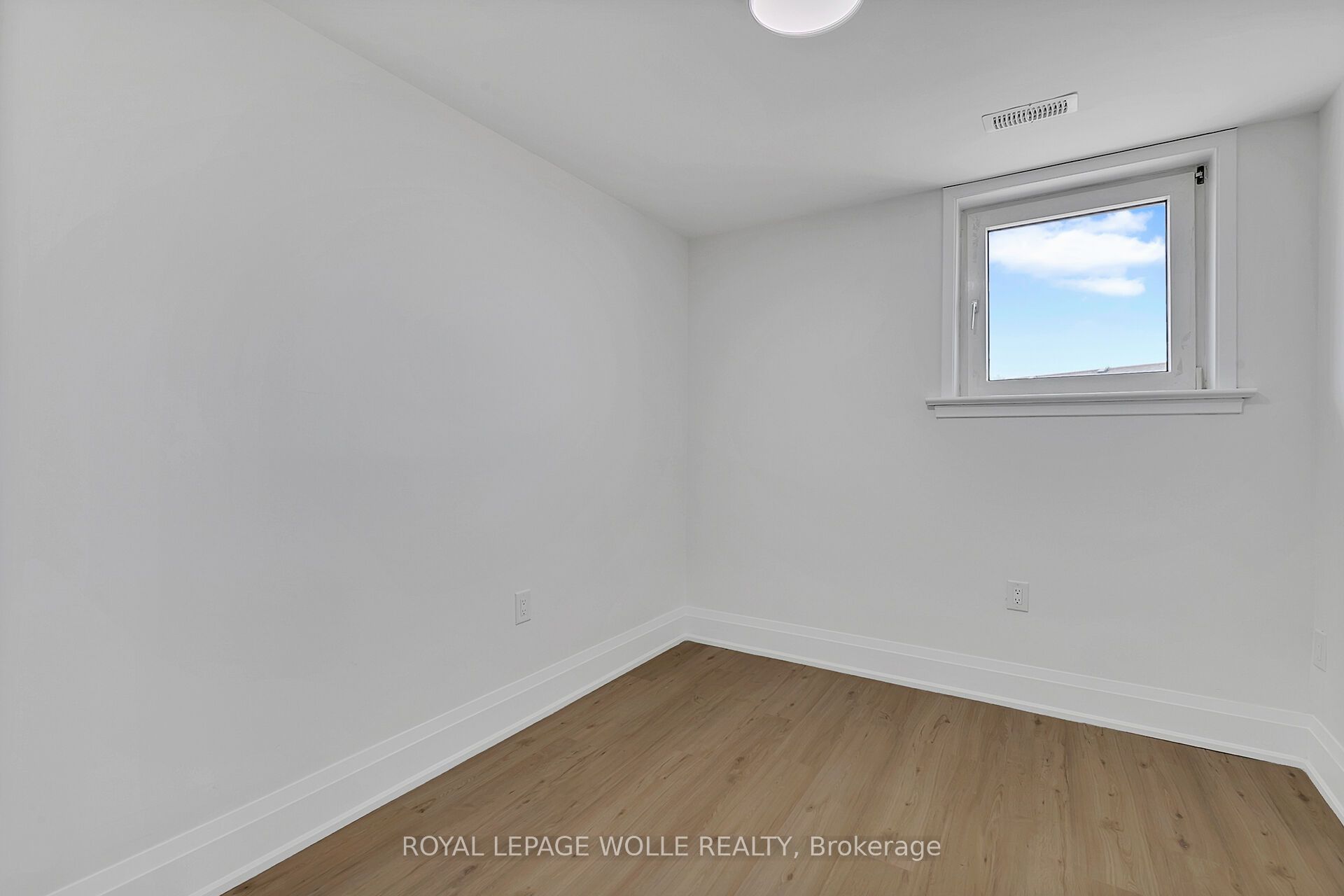 581 Lancaster Street W #2 Property Photo 11