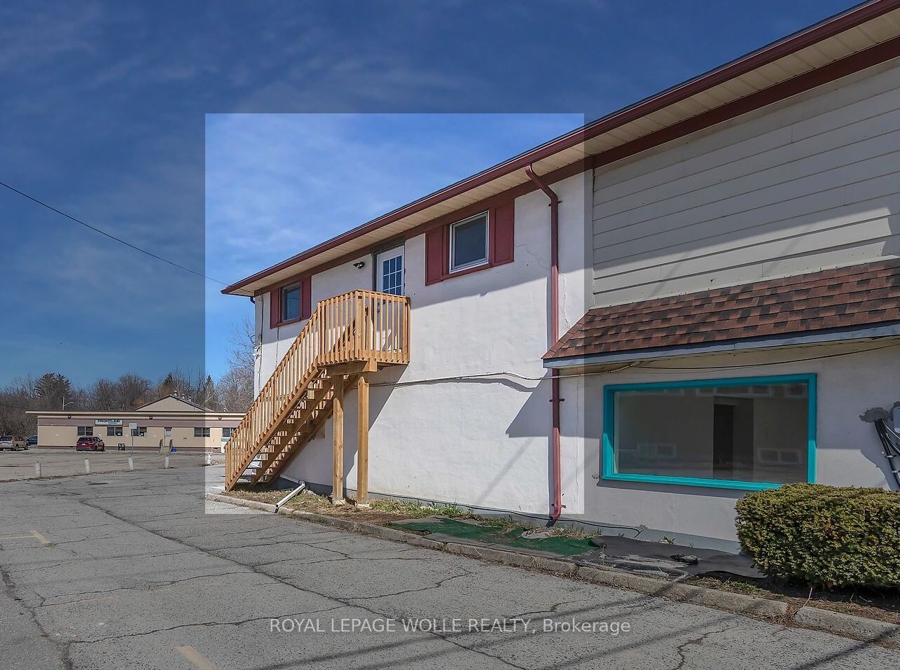 581 Lancaster Street W #2 Property Photo 14