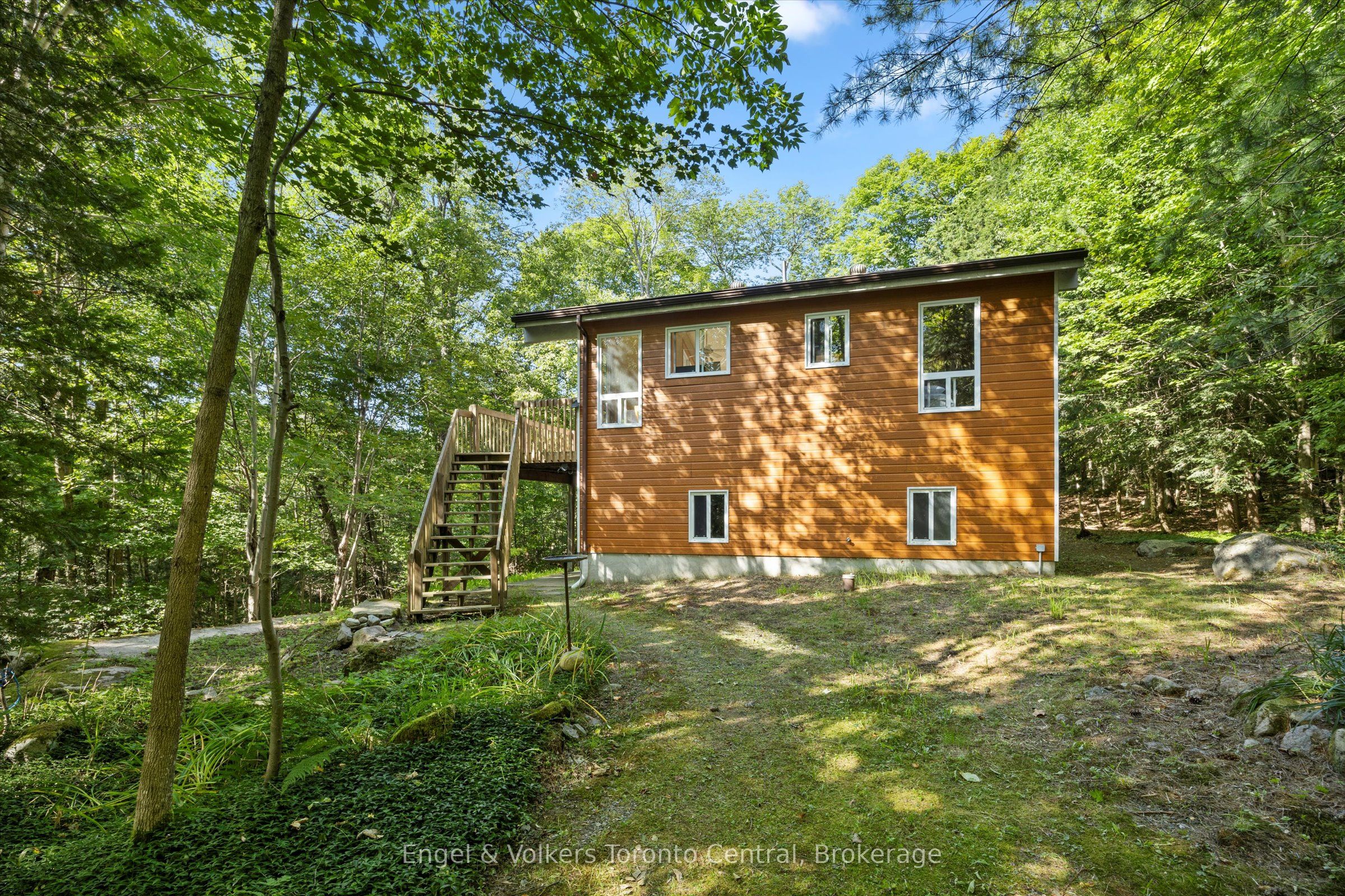 13 Hickory Crescent Property Photo 4