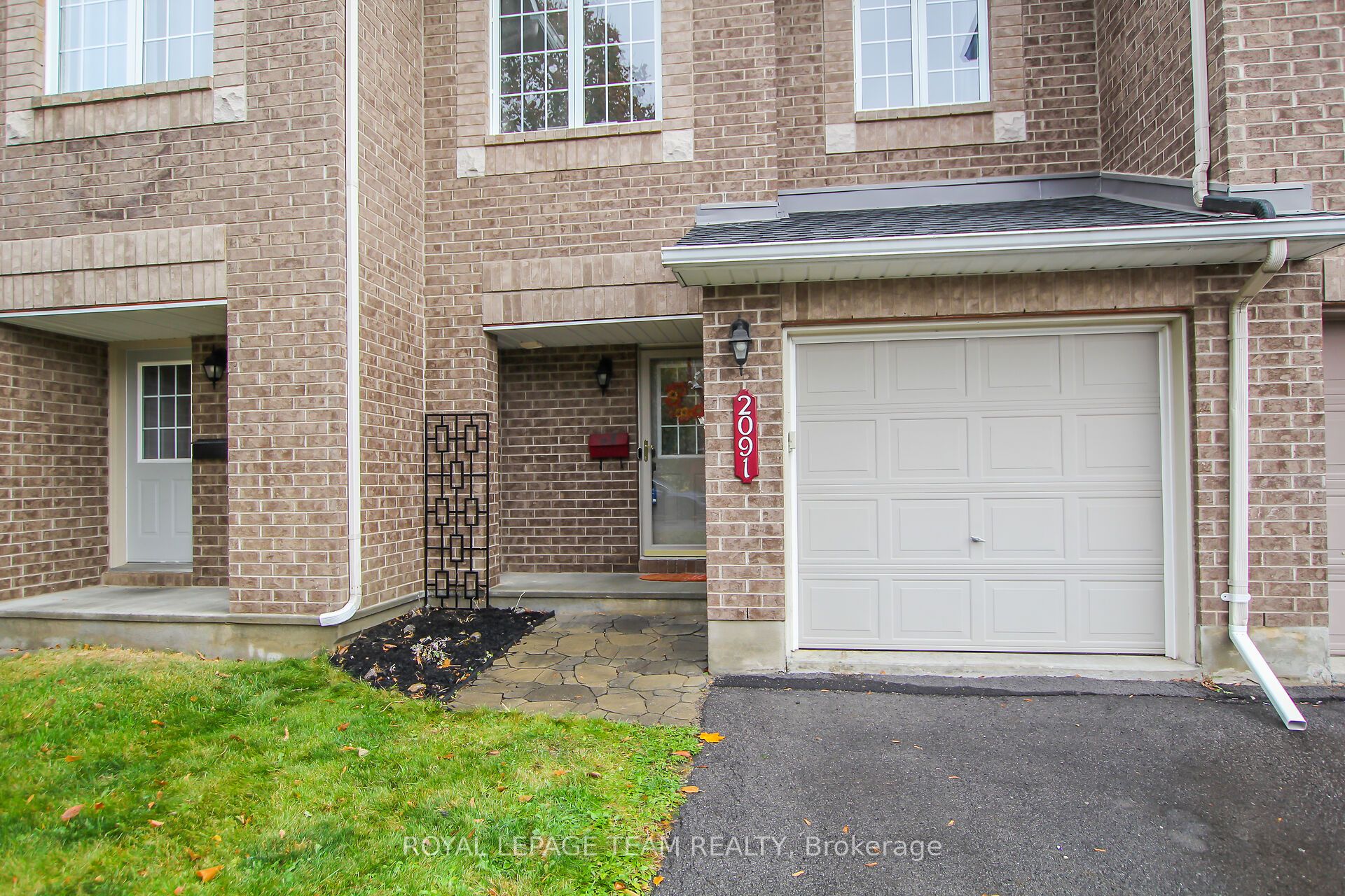 2091 Hiboux Street E Property Photo 2