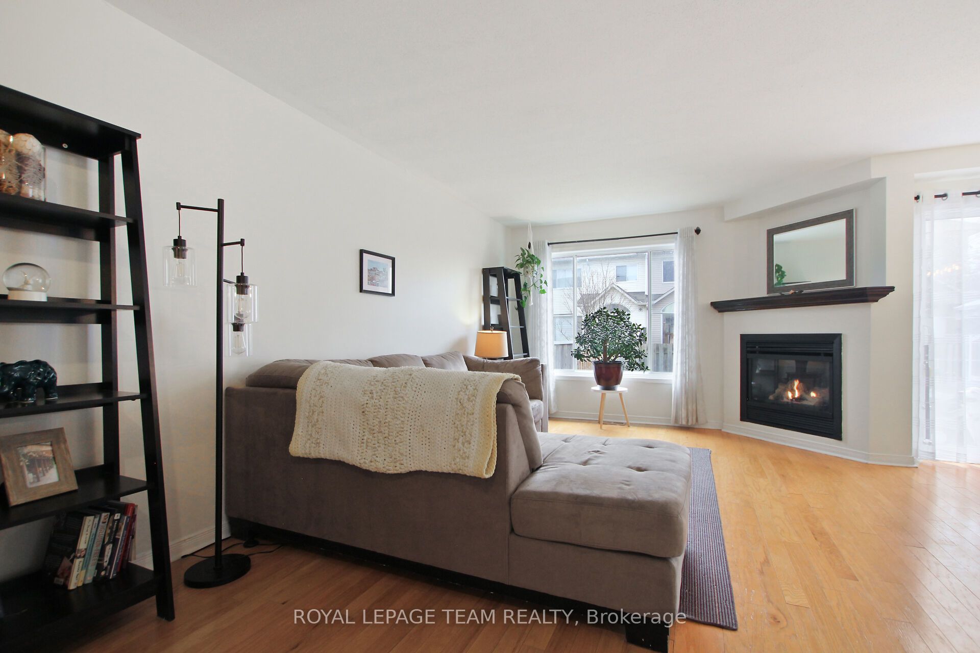 2091 Hiboux Street E Property Photo 7