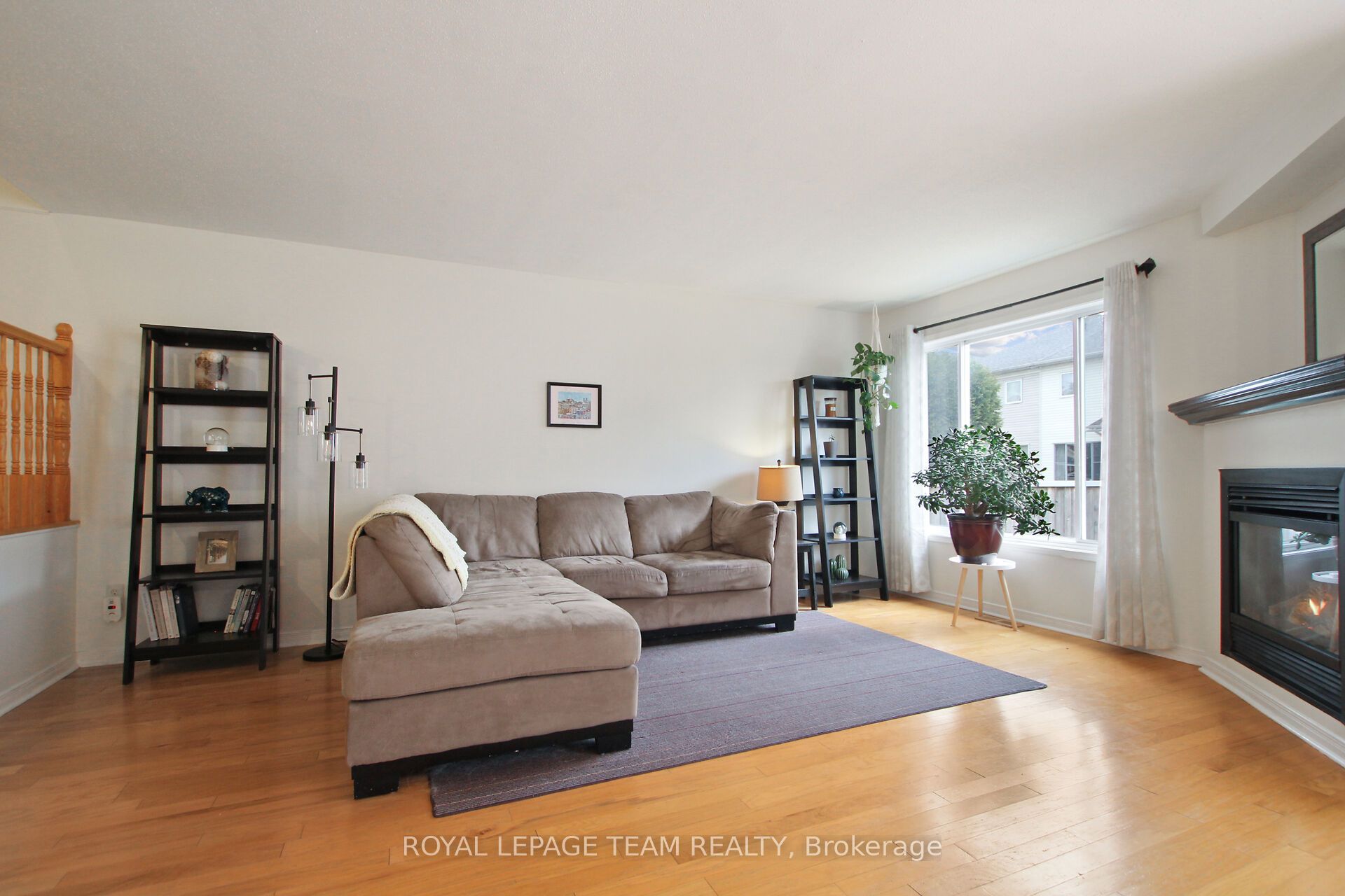 2091 Hiboux Street E Property Photo 8