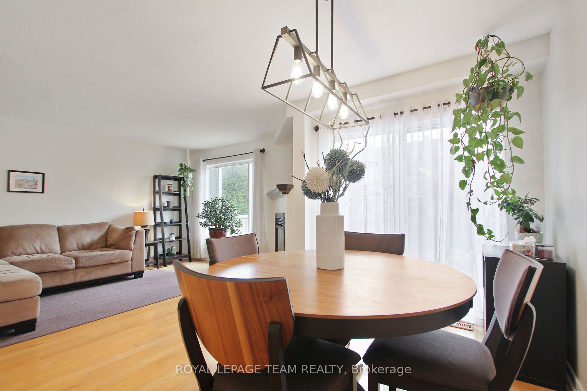 2091 Hiboux Street E Property Photo 10