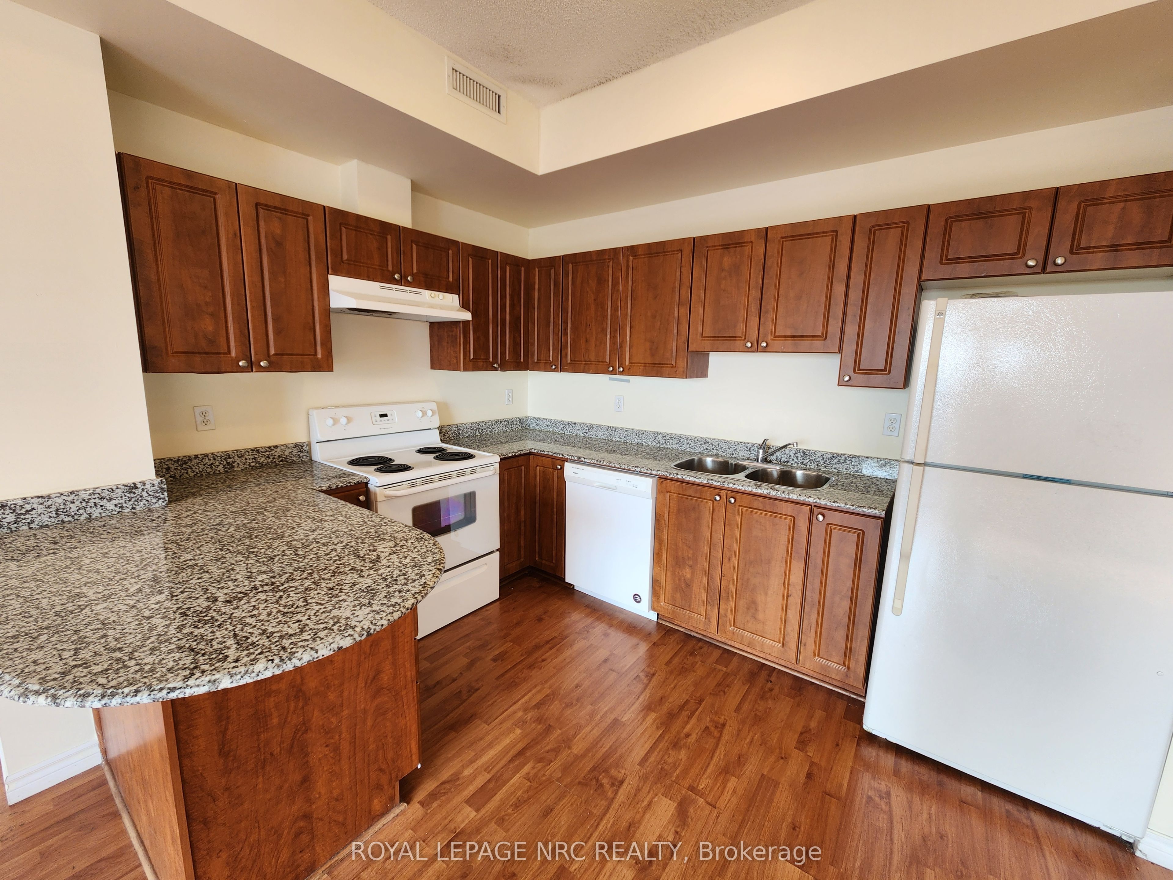 135 James Street S 812 Property Photo 3