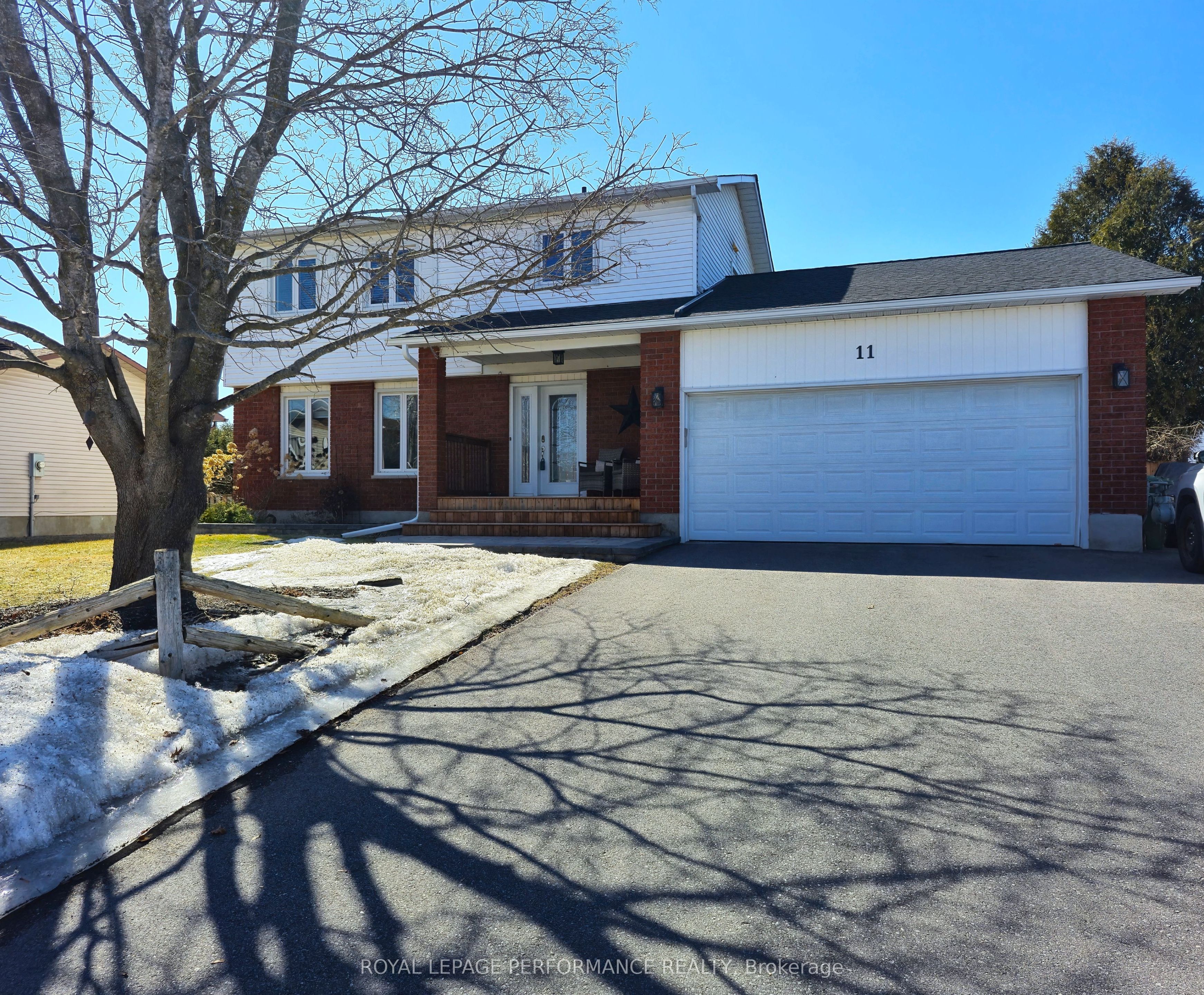 11 Promenade Blvd Property Photo