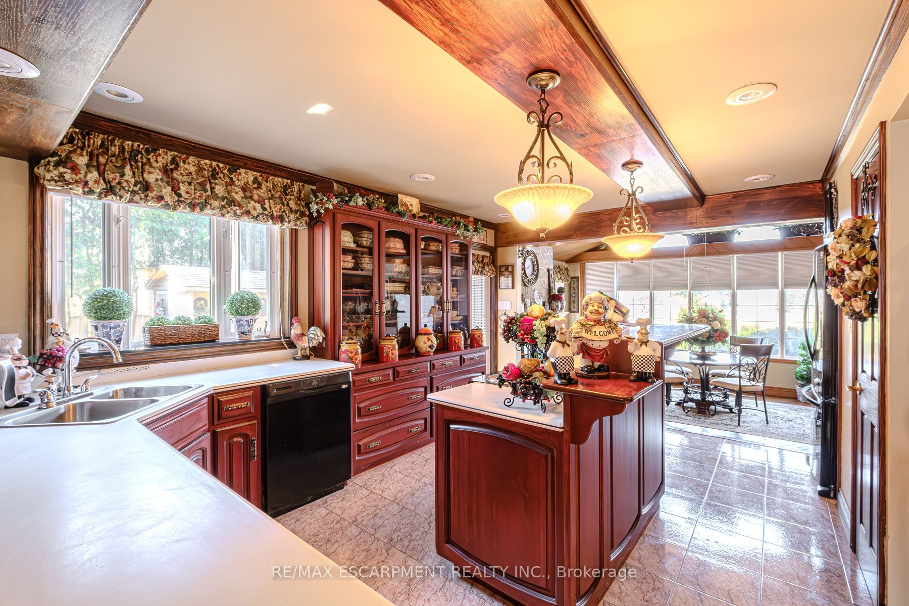 136 Country Club Drive Property Photo 16