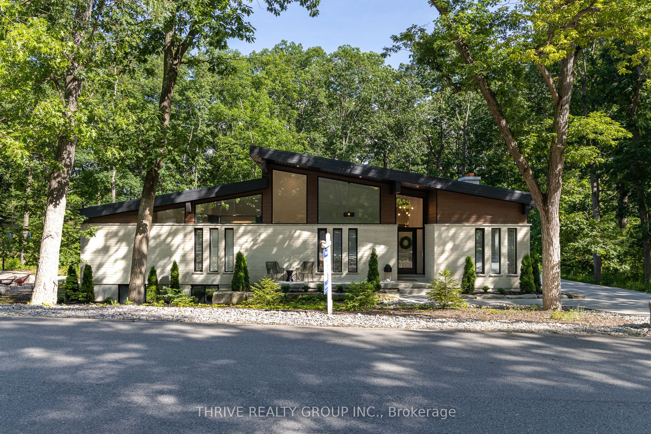 10107 Pinery Bluffs Road Property Photo 2