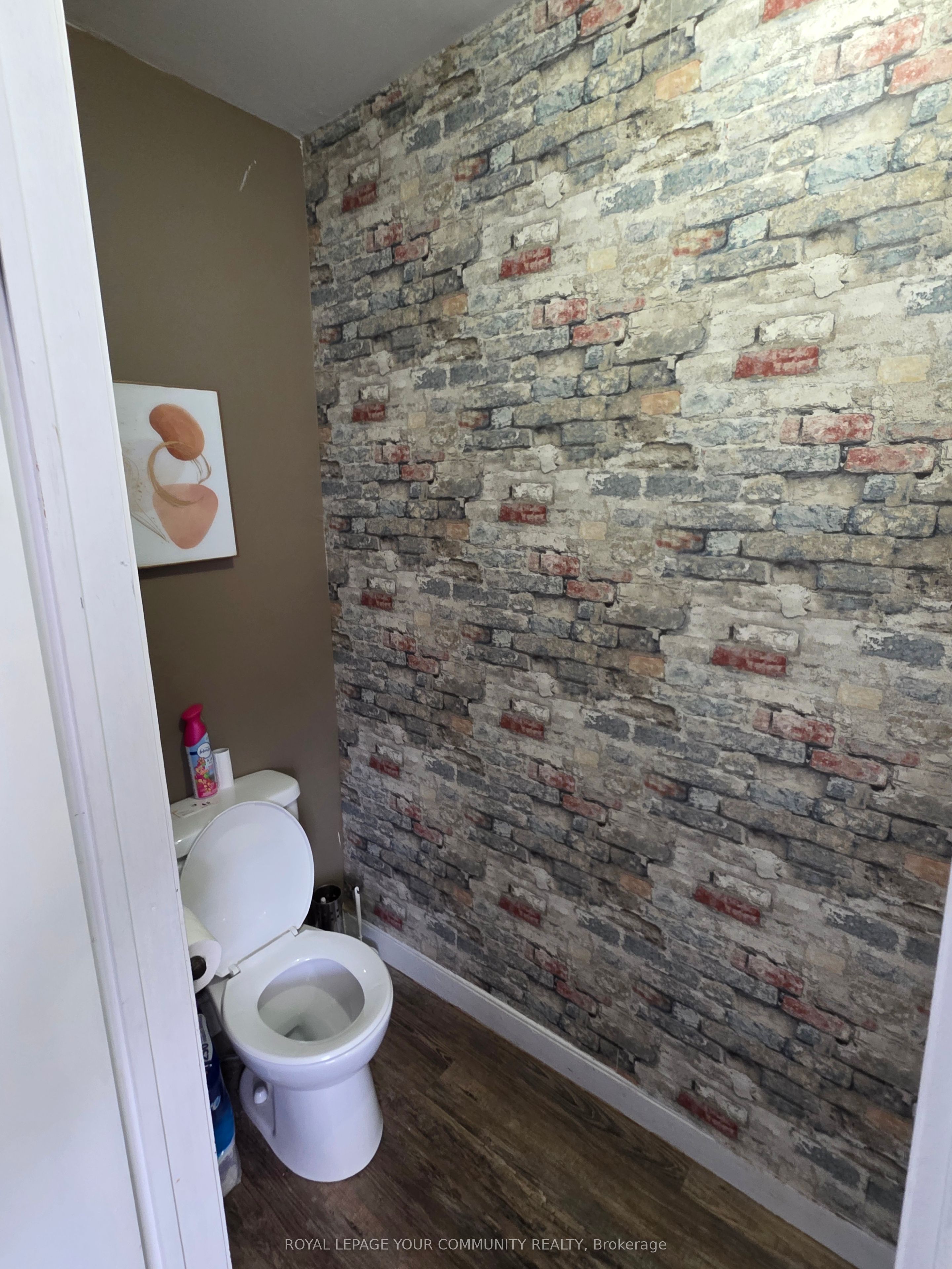 381 Queen Street Property Photo 5
