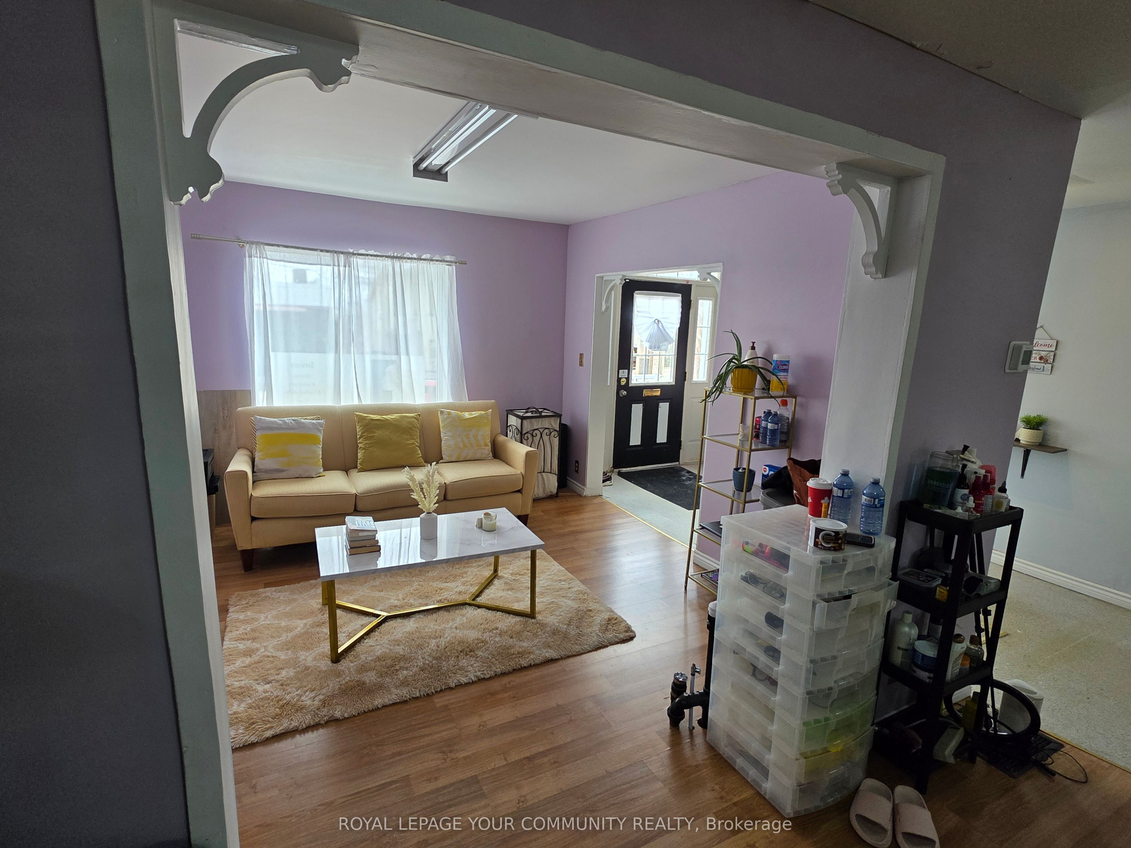 381 Queen Street Property Photo 6