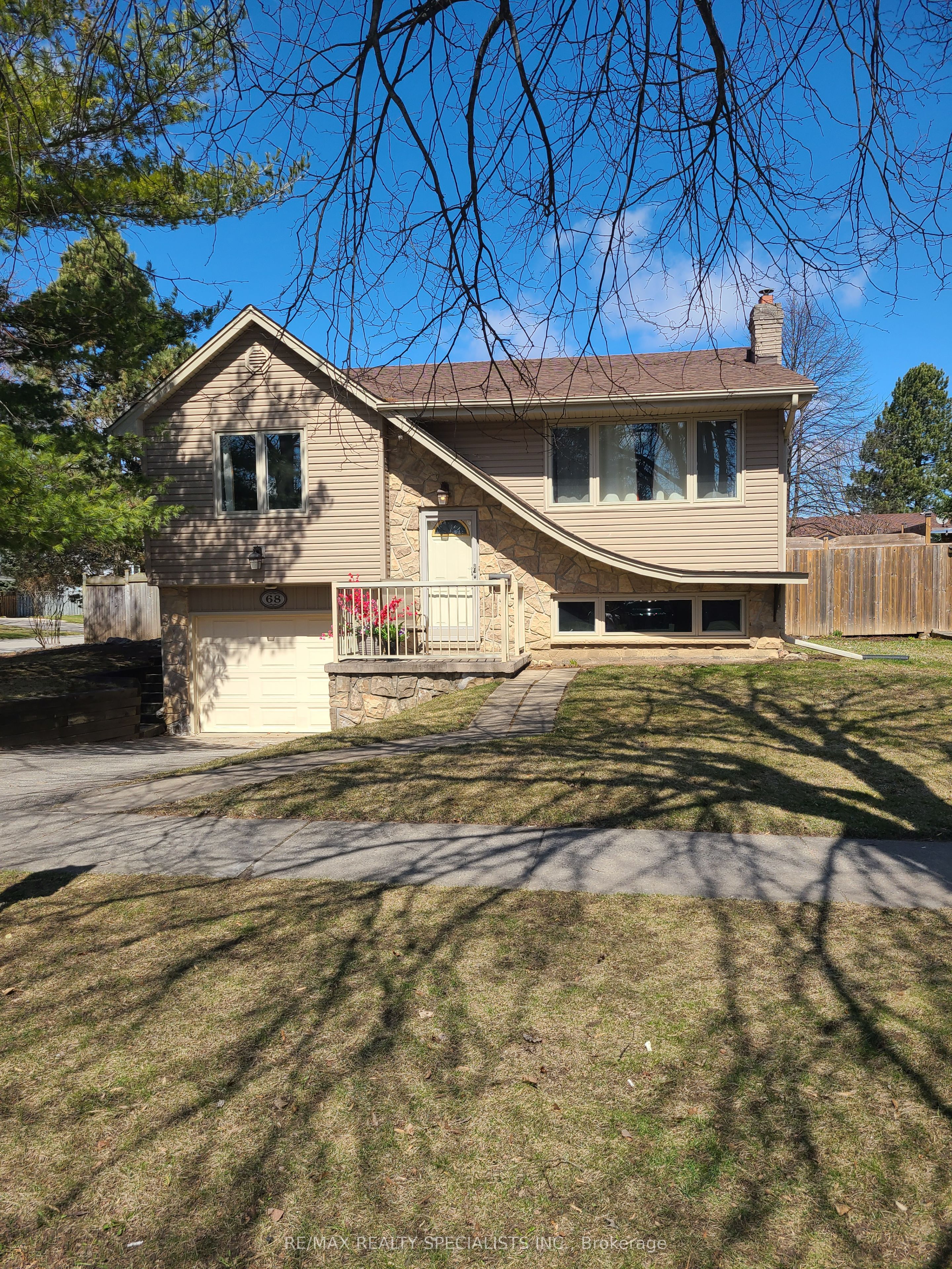 68 Oriole Pkwy Property Photo 1