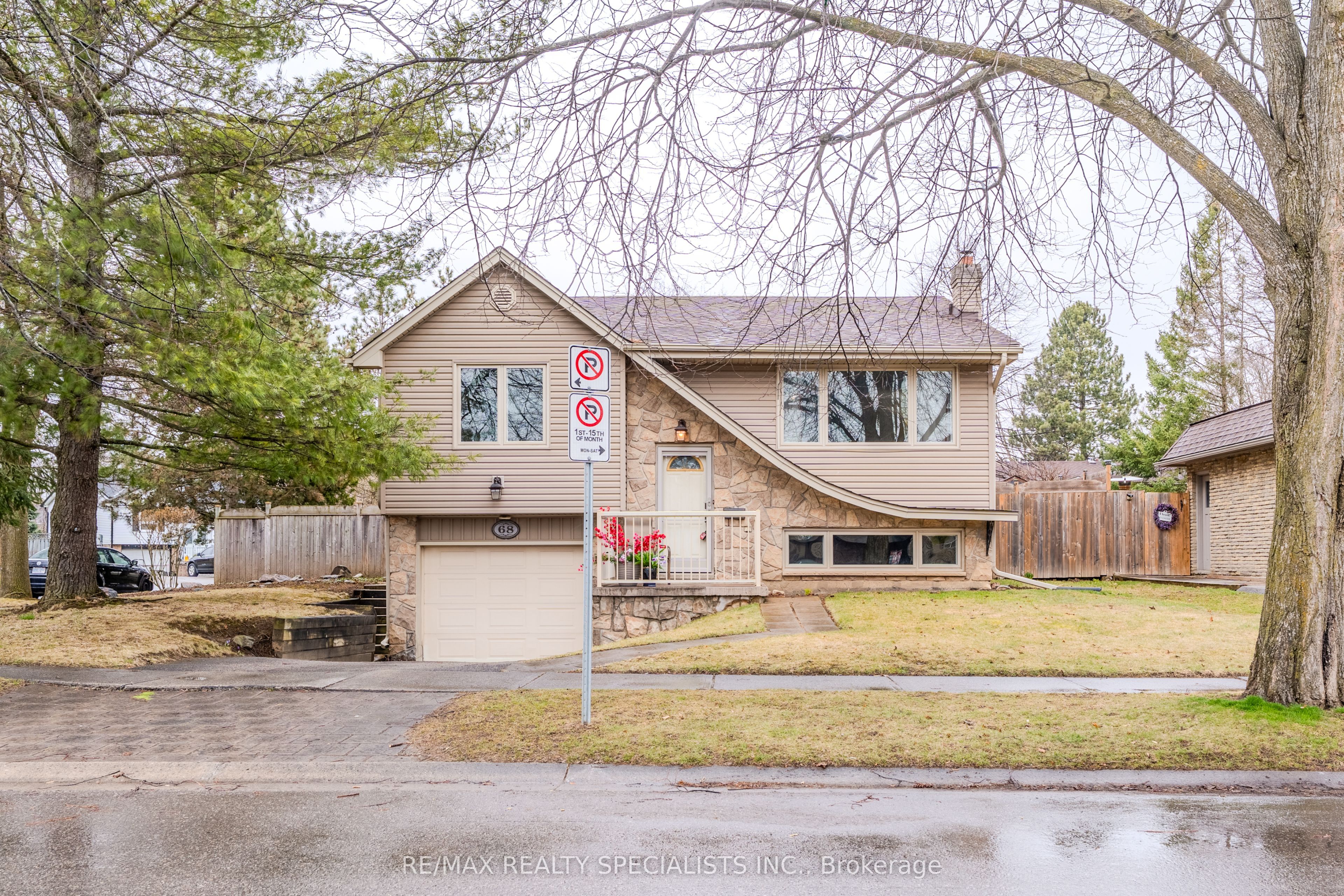 68 Oriole Pkwy Property Photo 2