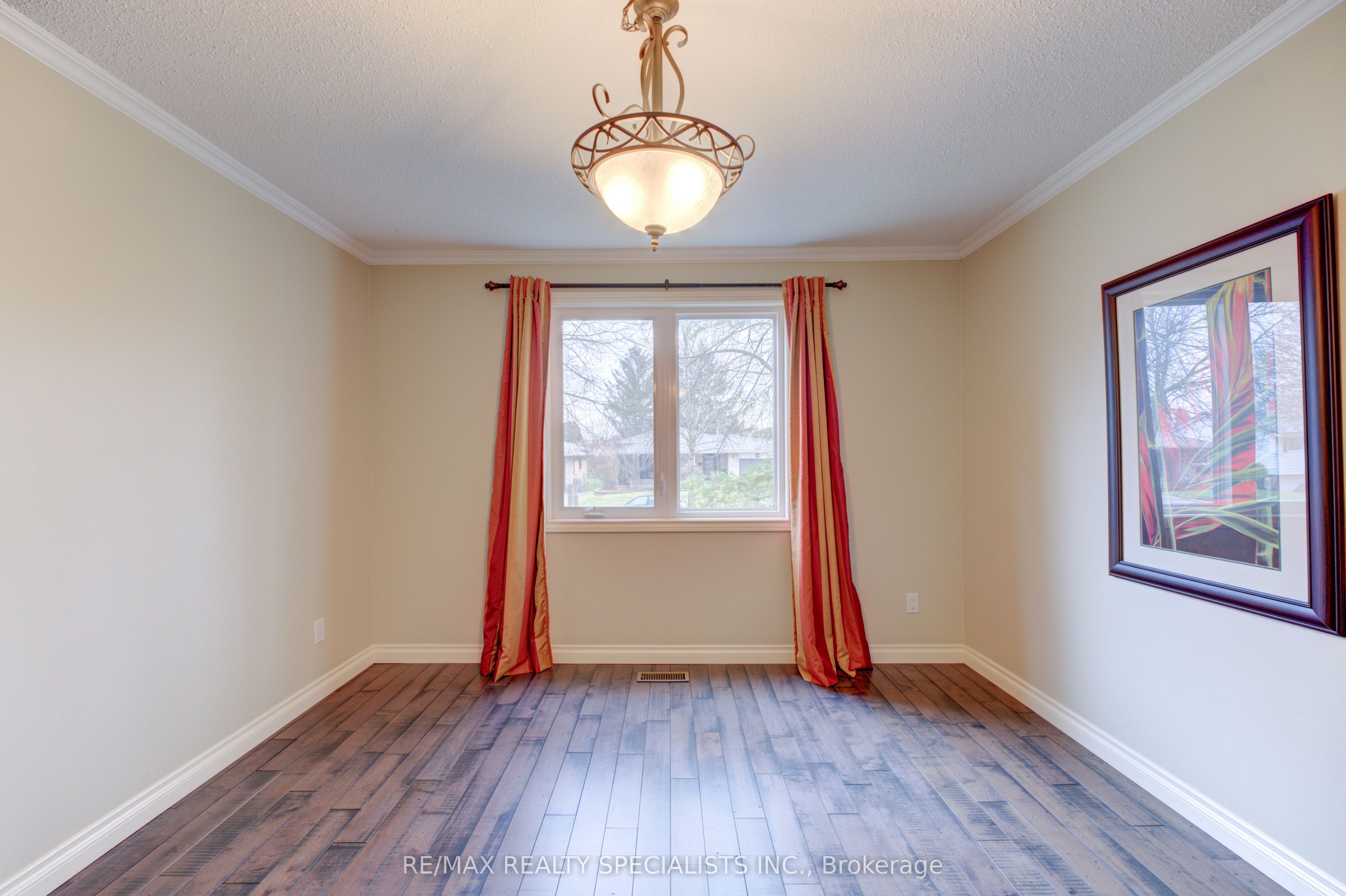 68 Oriole Pkwy Property Photo 5