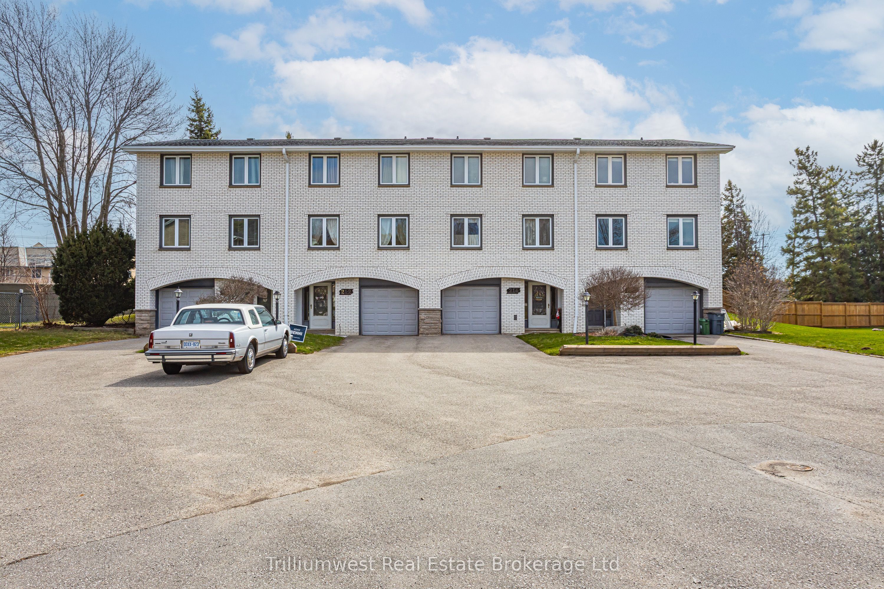 210-216 Homestead Crescent Property Photo 1