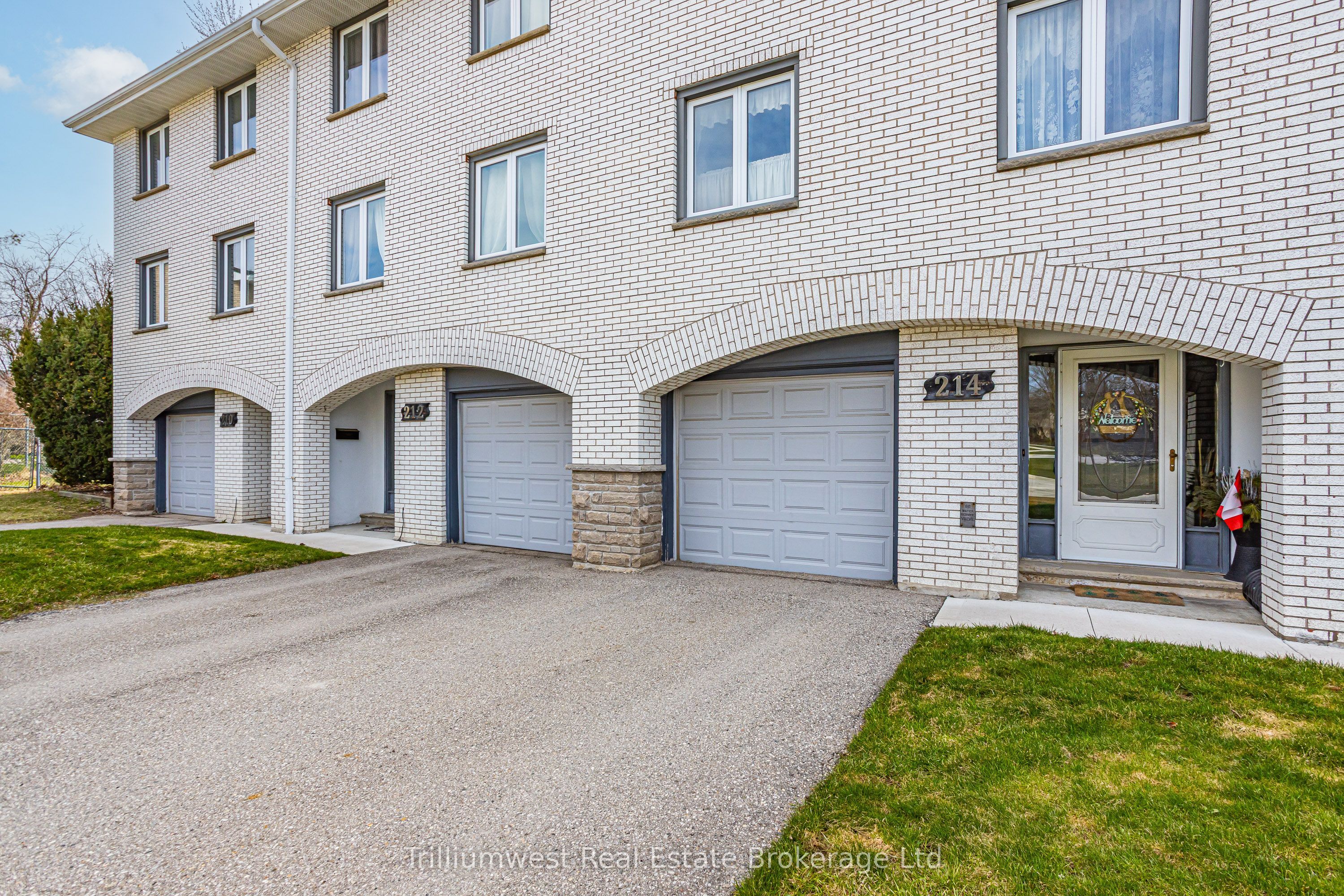 210-216 Homestead Crescent Property Photo 5