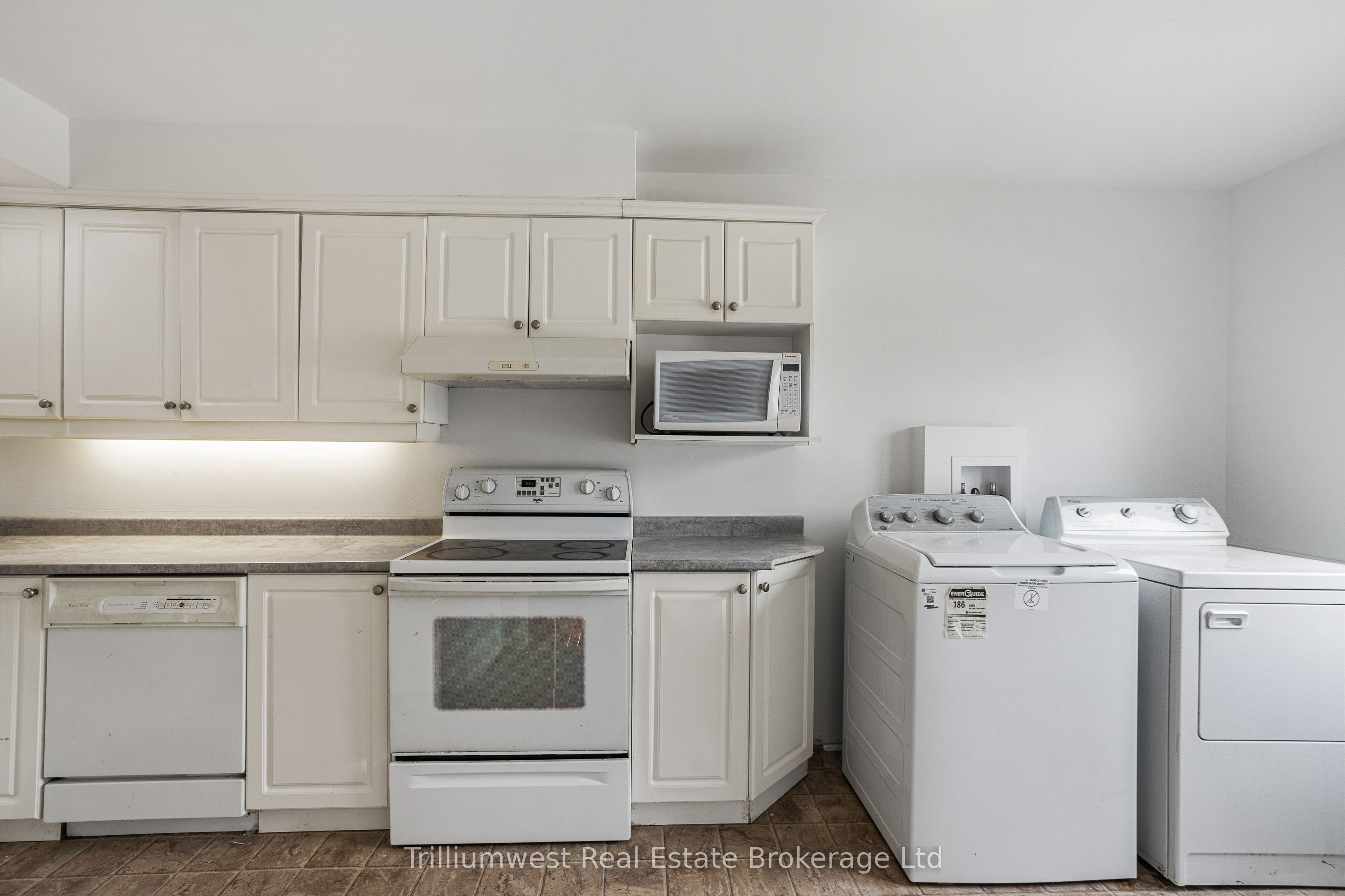 210-216 Homestead Crescent Property Photo 13