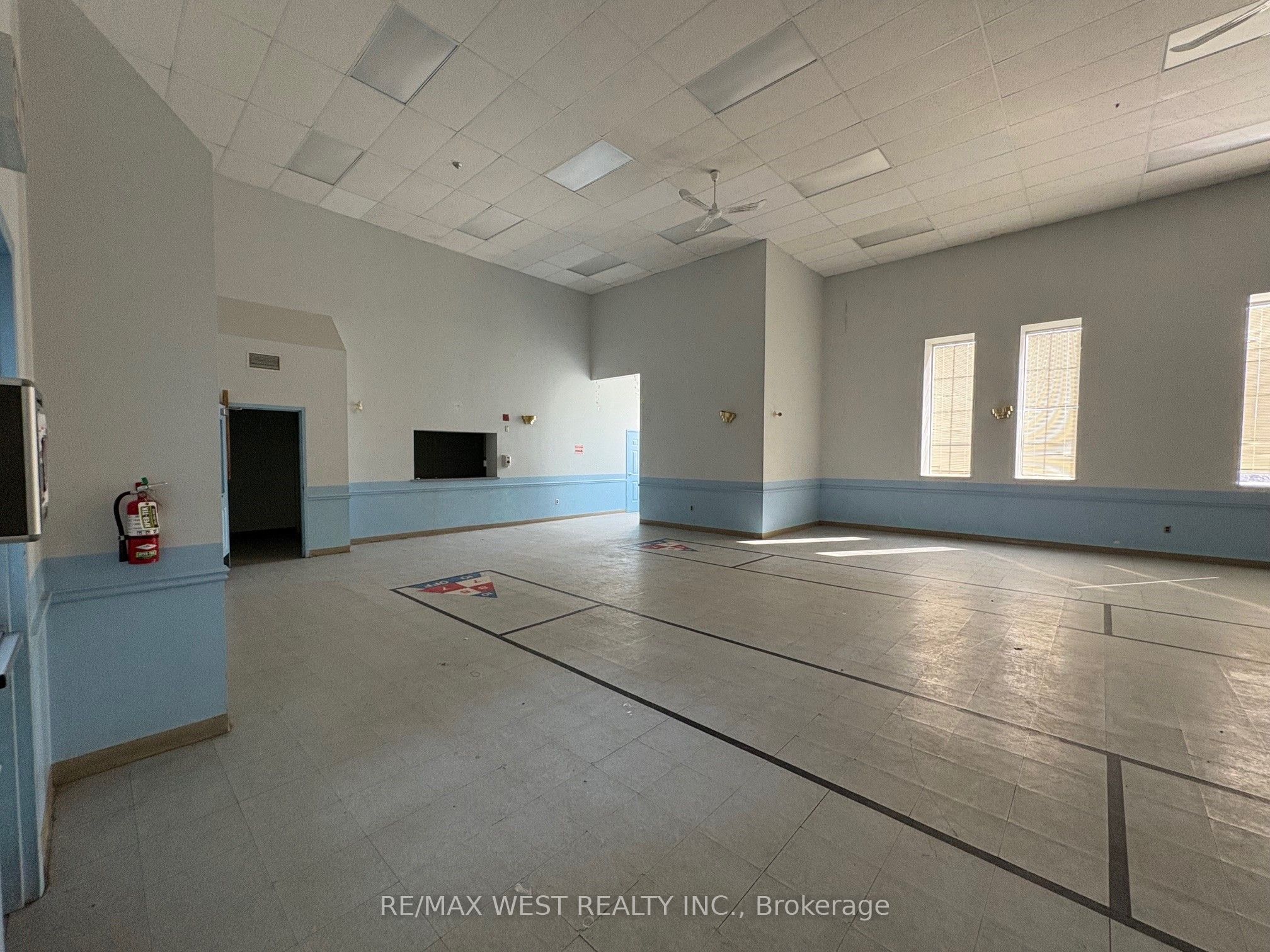 343 Merritt Street W Property Photo 23